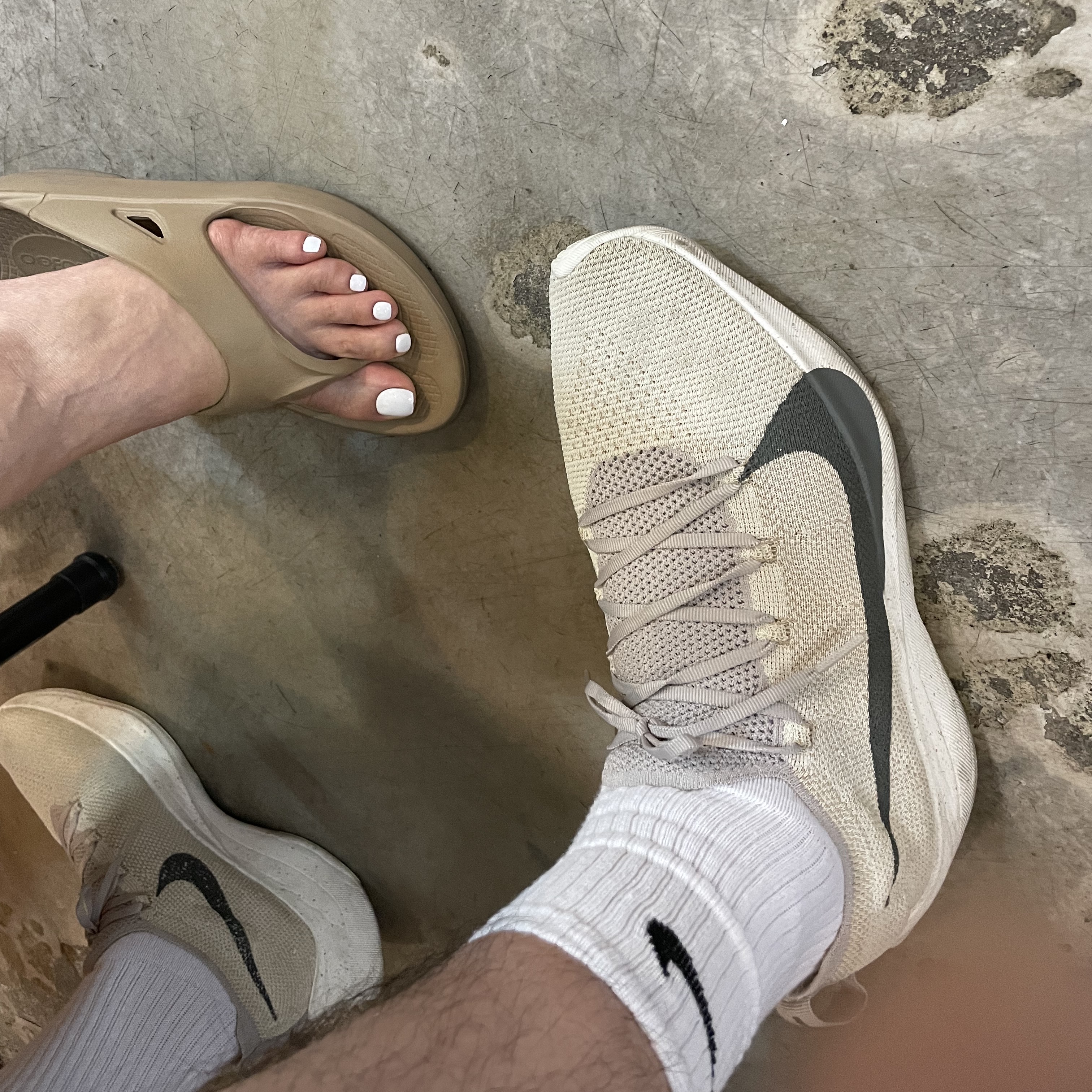 Nike Vapor Street Flyknit Black, Oofos OOriginal Taupe 착용 스타일
