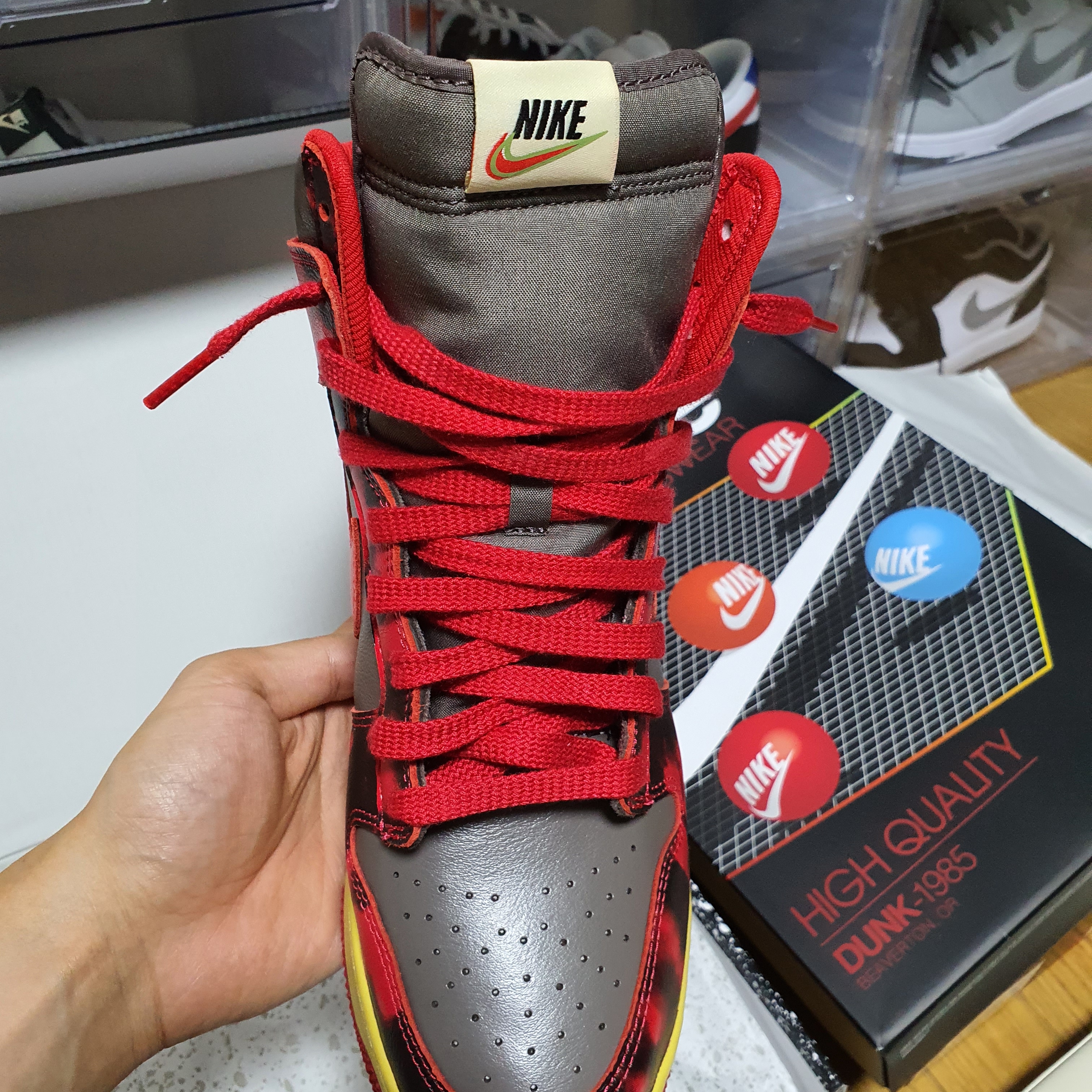 Nike Dunk High 1985 SP Red Acid Wash 착용 스타일 - 3