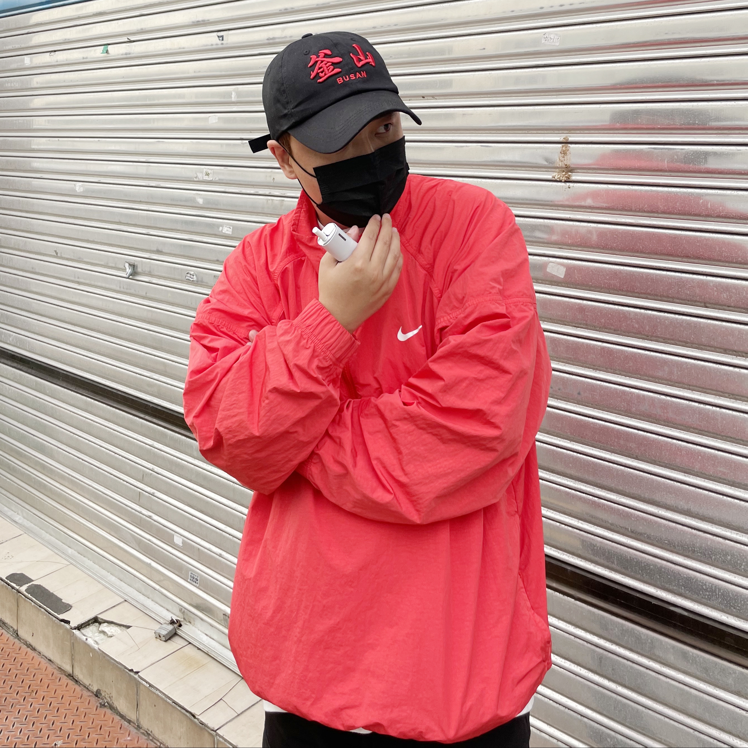 Nike x Stussy Windrunner Jacket Habanero Red 착용 스타일