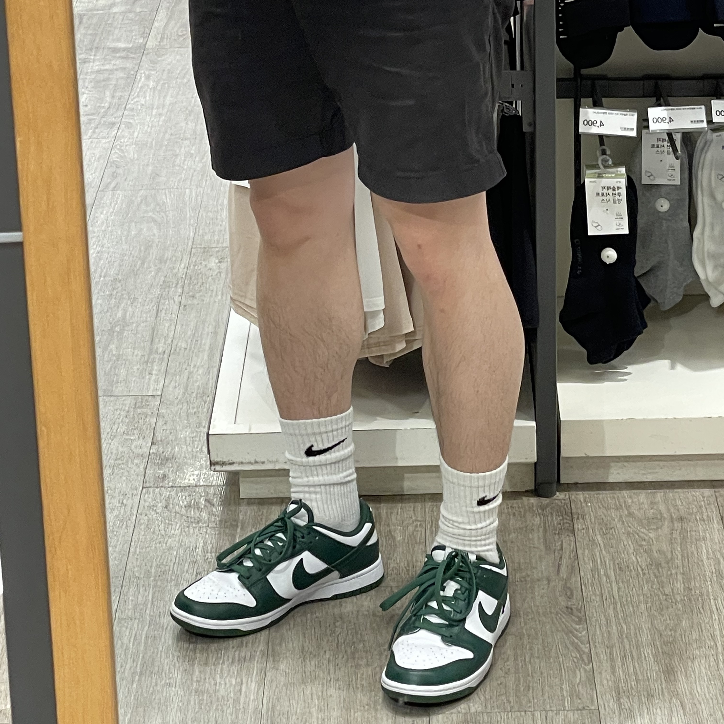 Nike Dunk Low Retro Varsity Green 착용 스타일