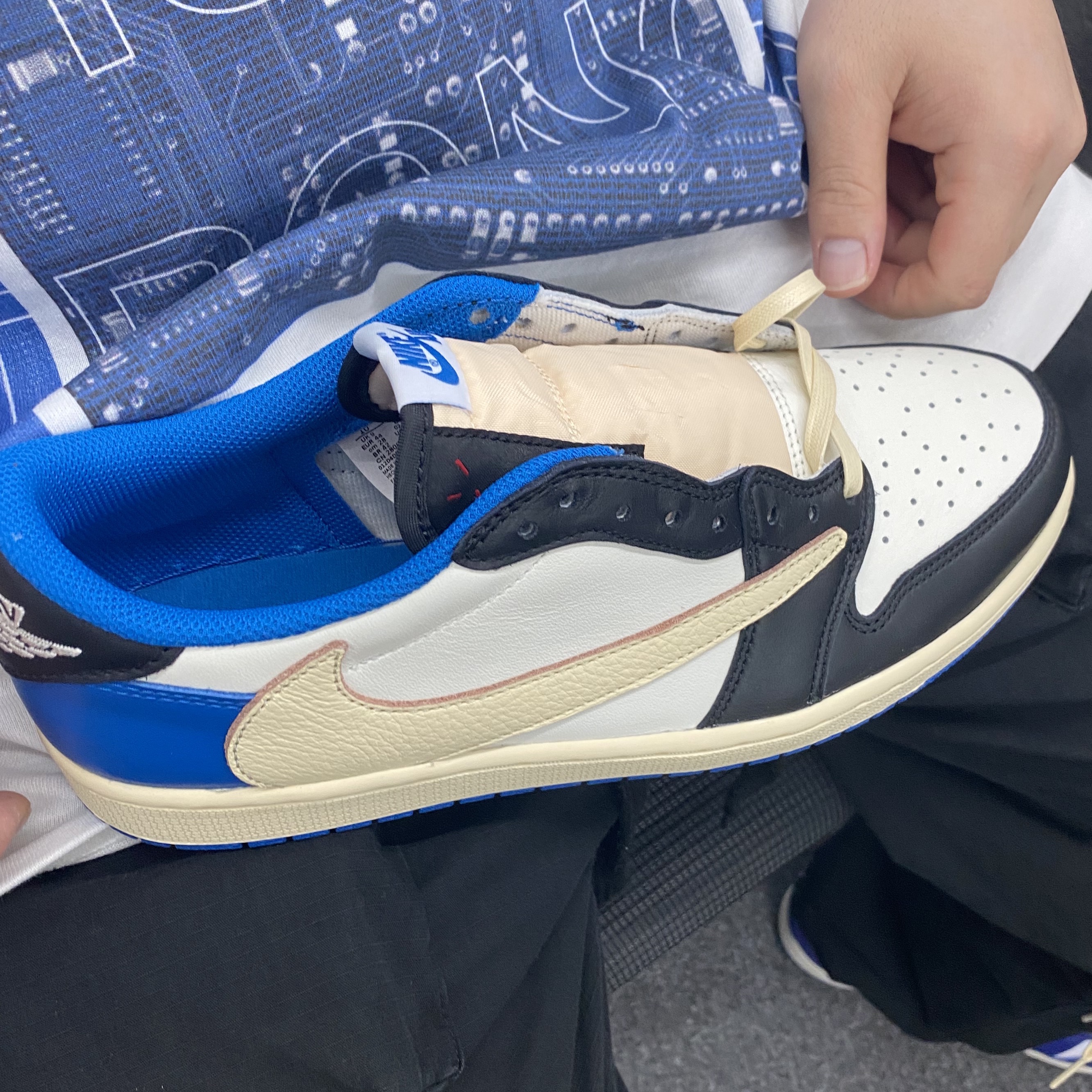 Jordan 1 x Travis Scott x Fragment Retro Low OG SP Military Blue 착용 스타일