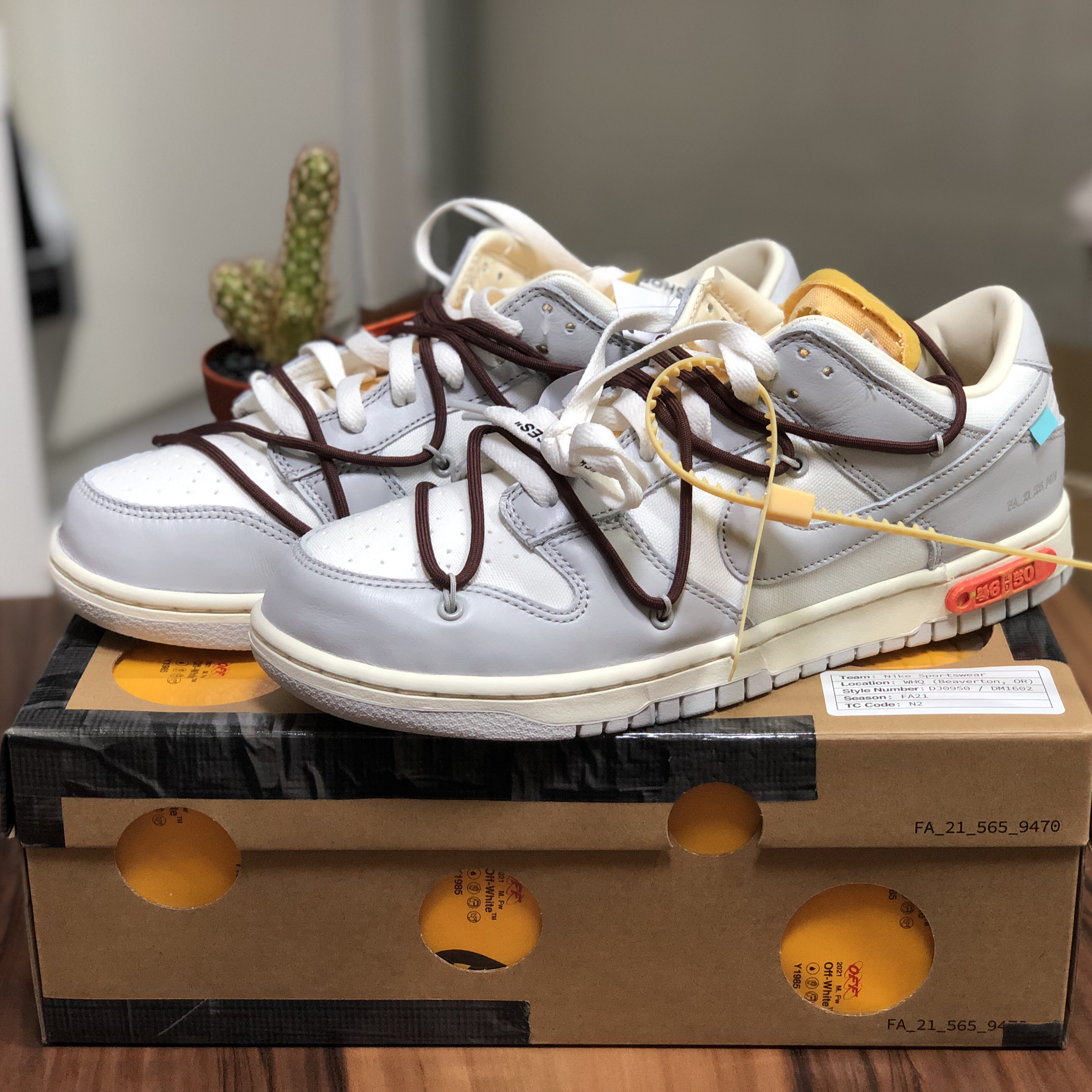 (W) Jordan 1 Retro High OG Seafoam, Nike x Off-White Dunk Low The 50 - Lot 46 착용 스타일 - 2