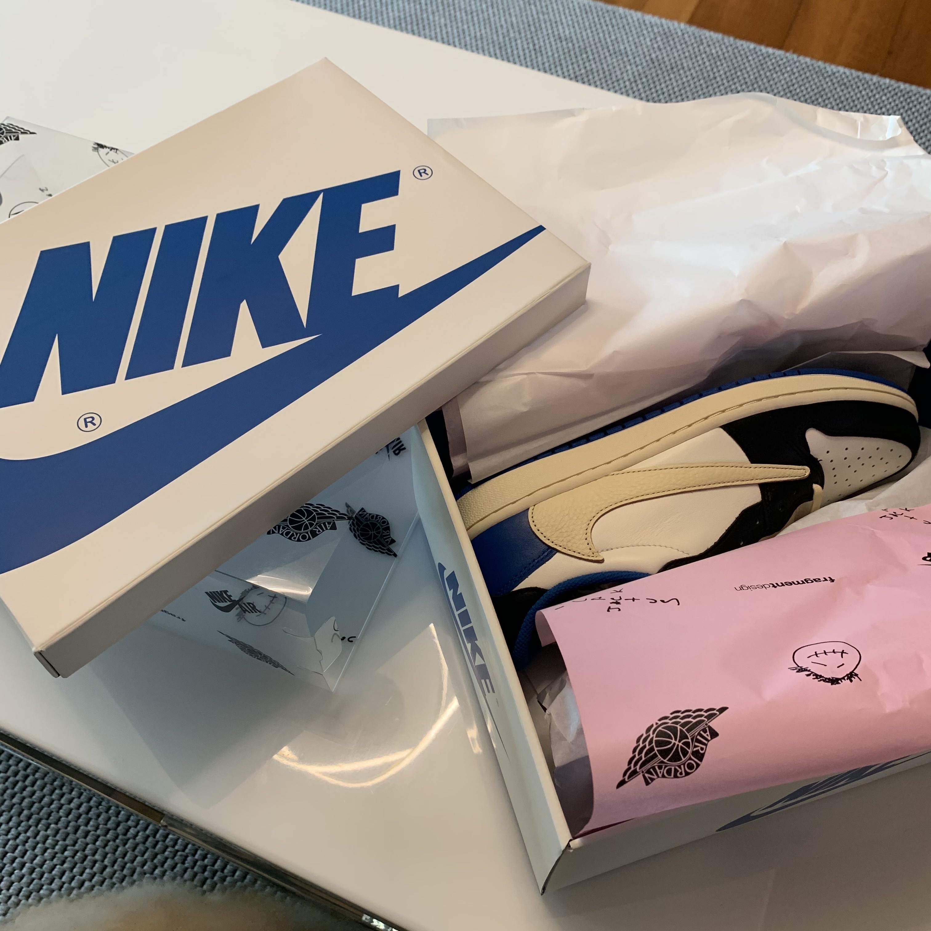 Jordan 1 x Travis Scott x Fragment Retro Low OG SP Military Blue 착용 스타일