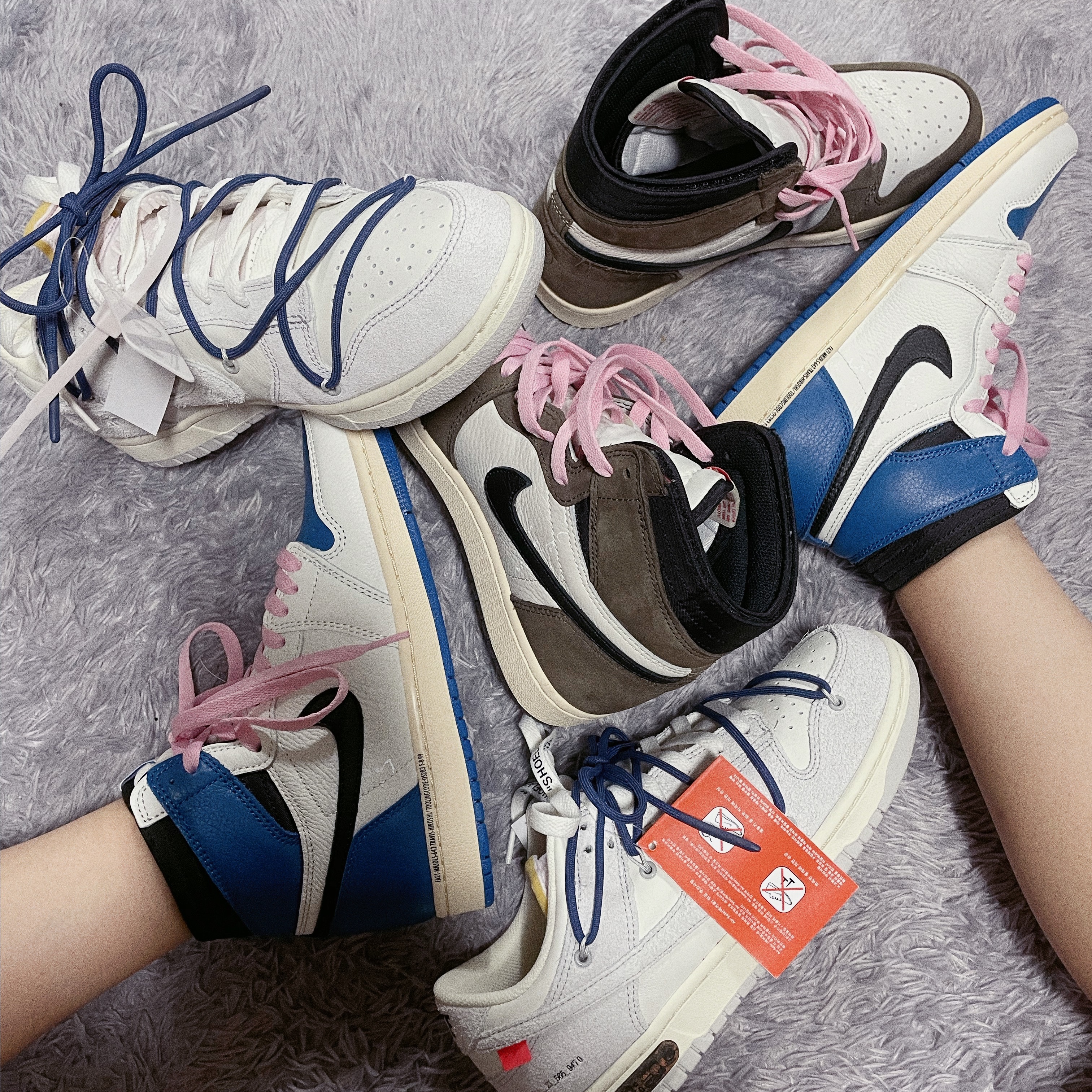 Jordan 1 x Travis Scott x Fragment Retro High OG SP Military Blue, Nike x Off-White Dunk Low The 50 - Lot 18 착용 스타일