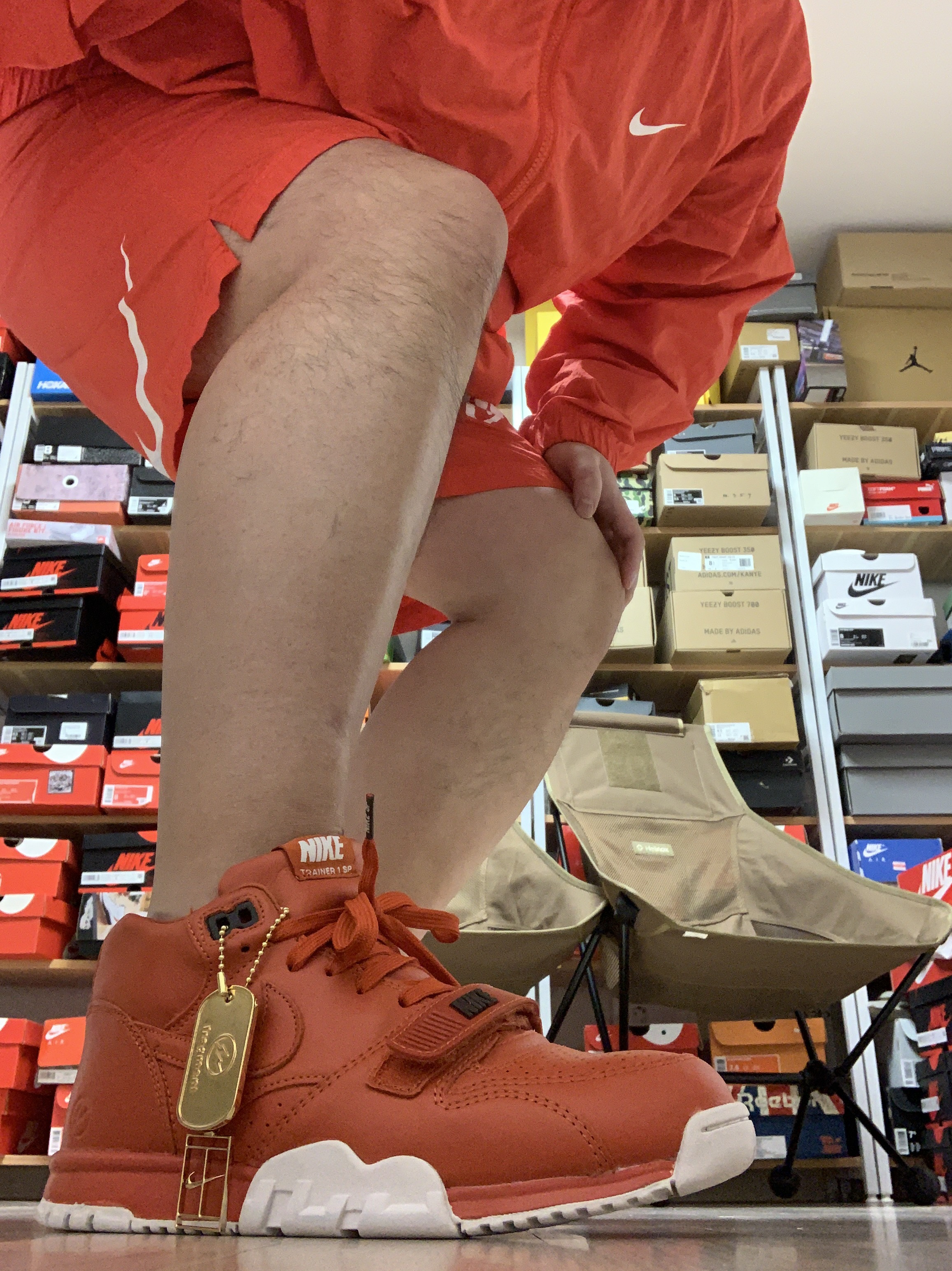 Nike x Stussy Windrunner Jacket Habanero Red, Nike x Stussy Water Shorts Habanero Red 착용 스타일