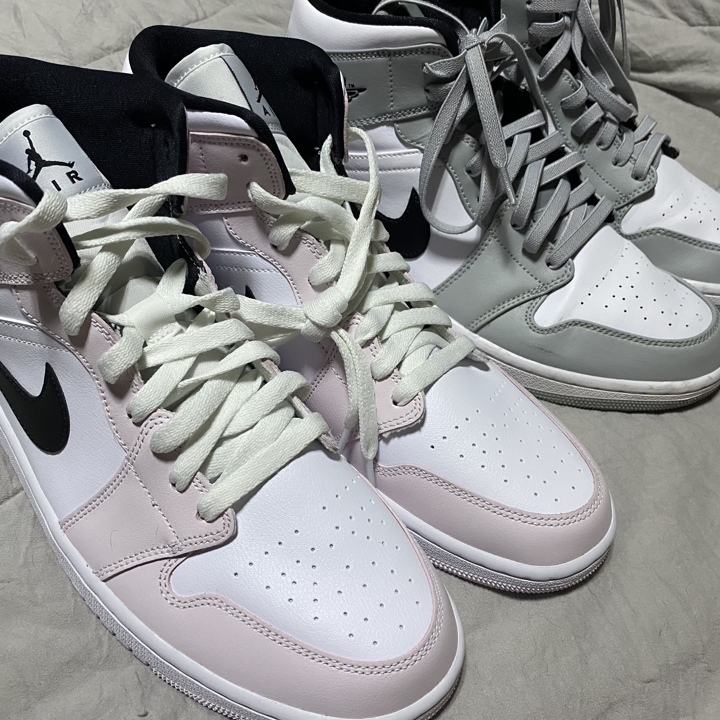 (W) Jordan 1 Mid Barely Rose, Jordan 1 Mid Light Smoke Grey 착용 스타일 - 2