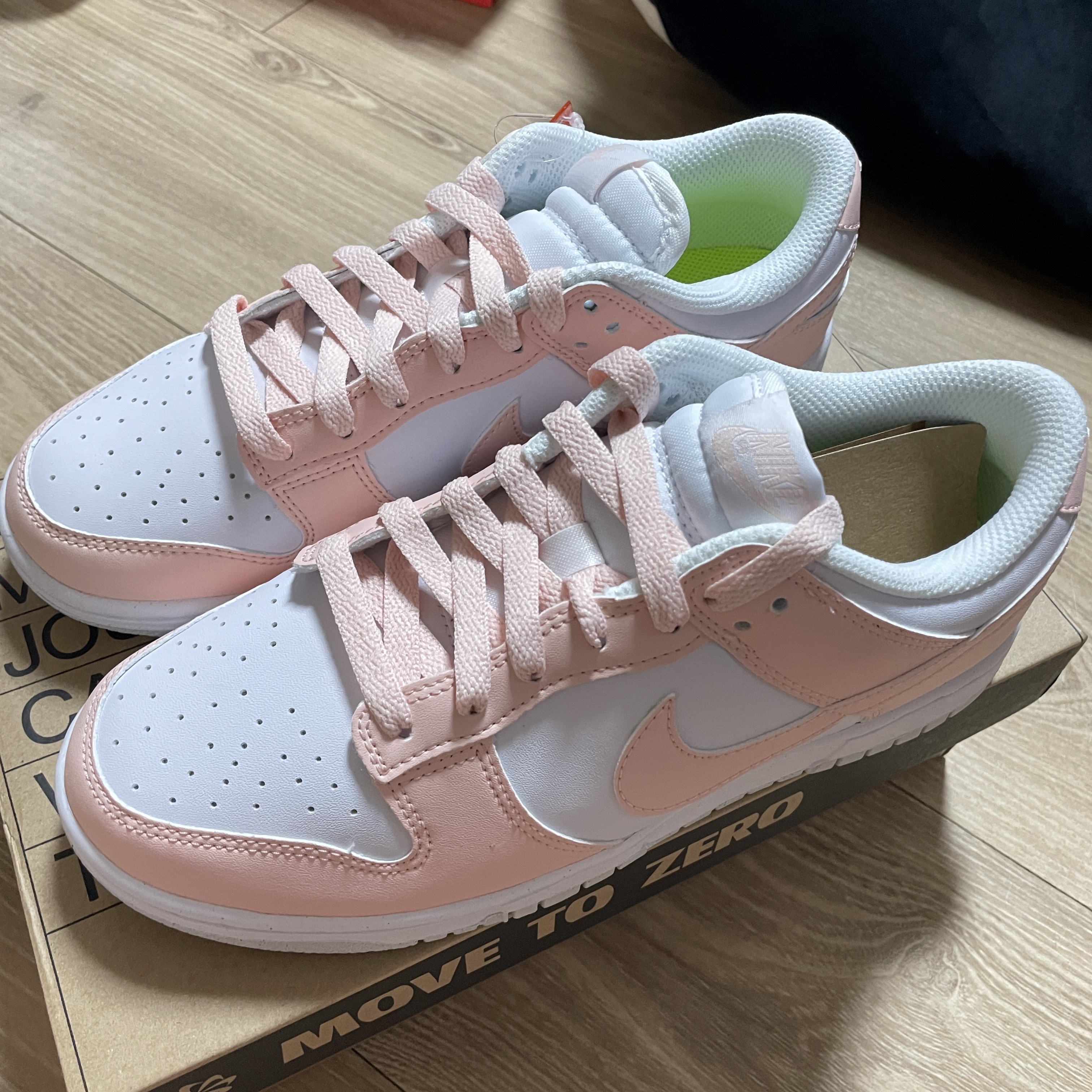 (W) Nike Dunk Low Next Nature Pale Coral 착용 스타일 - 1