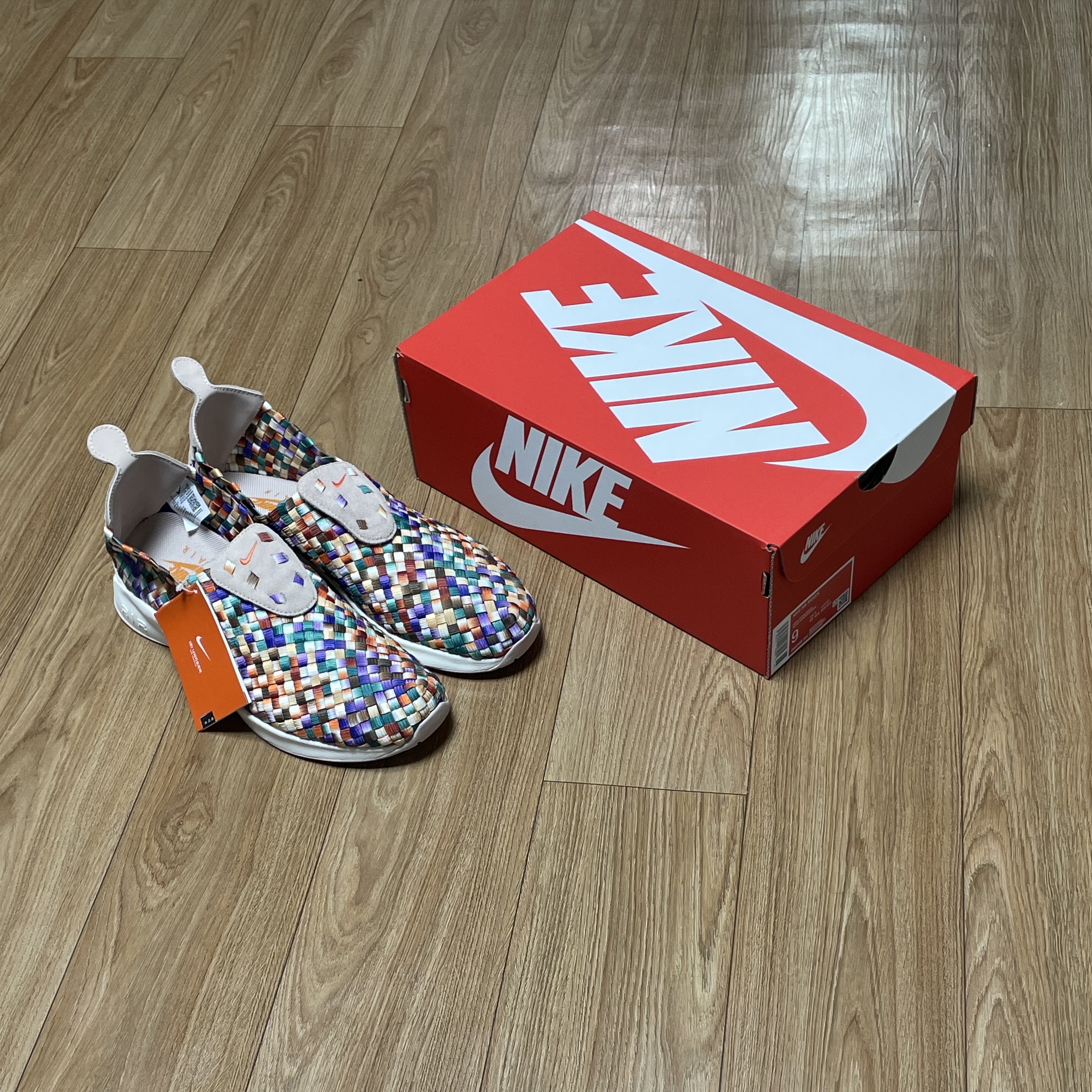Nike Air Woven Fossil Stone 착용 스타일