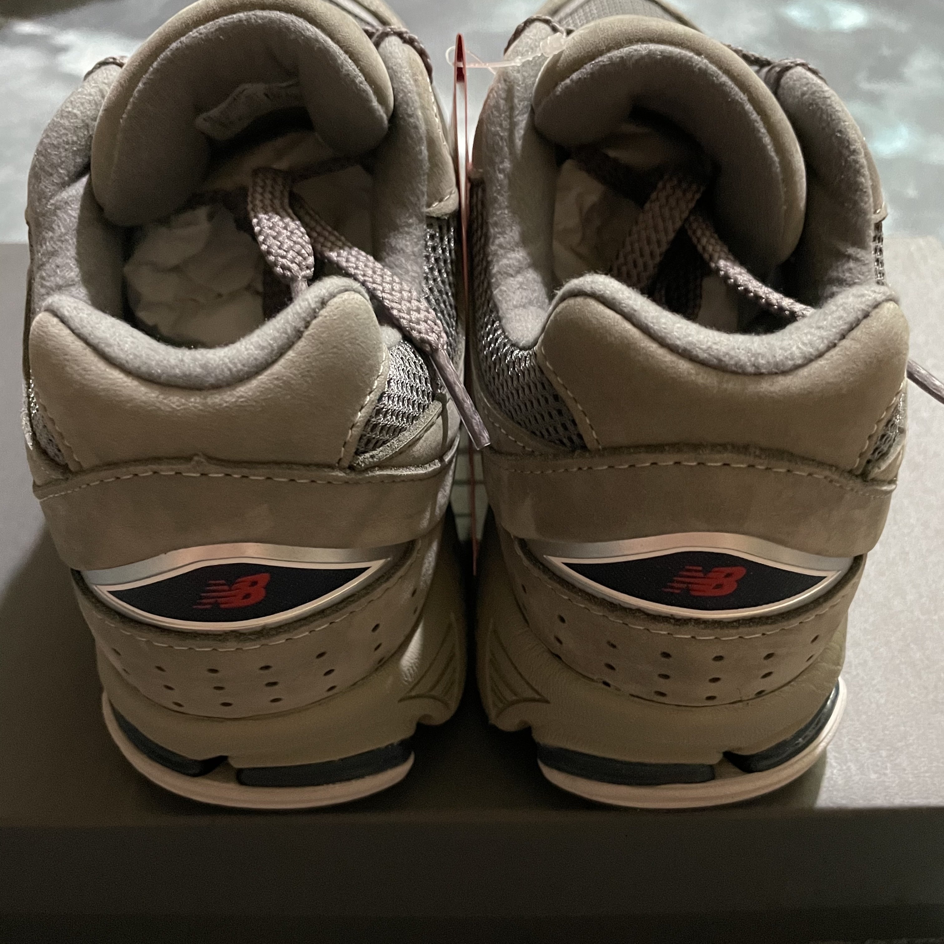 New Balance 2002R Grey 착용 스타일 - 2