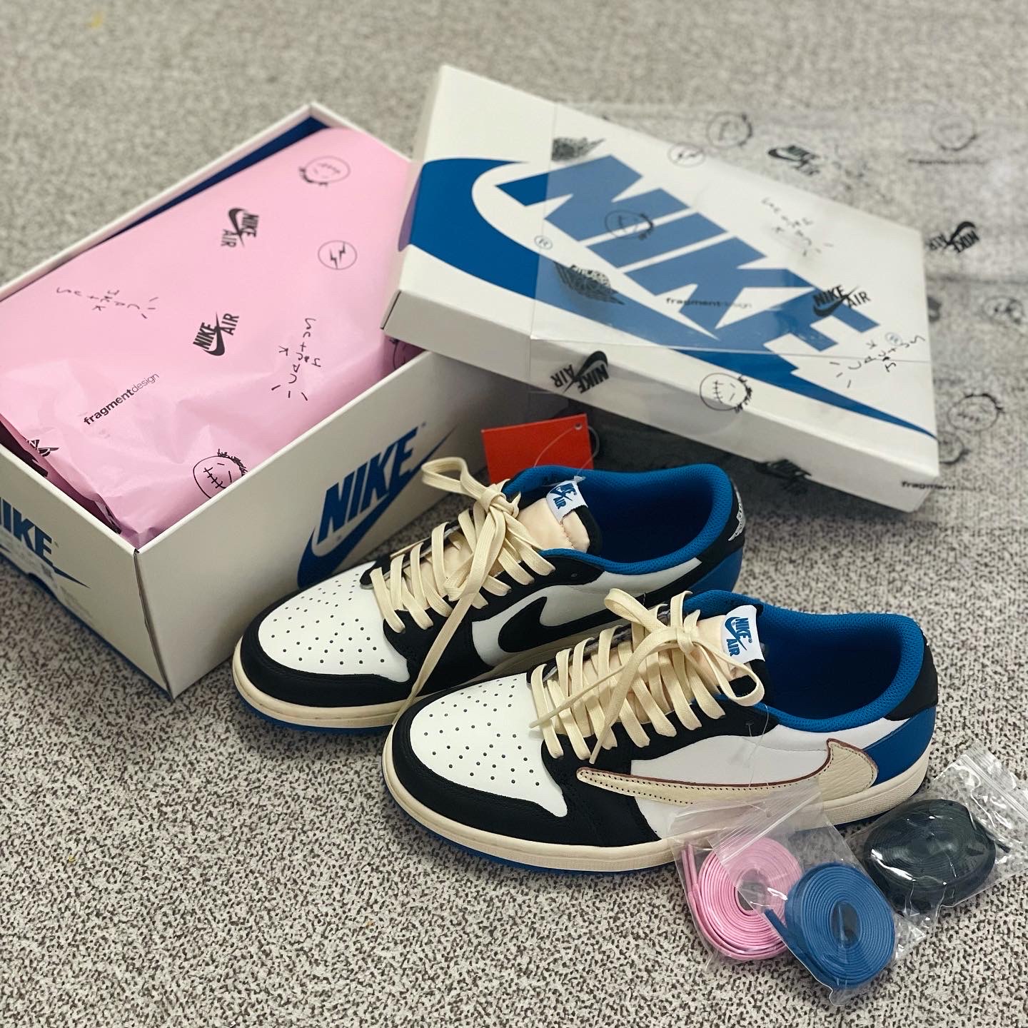 Jordan 1 x Travis Scott x Fragment Retro Low OG SP Military Blue 착용 스타일 - 1