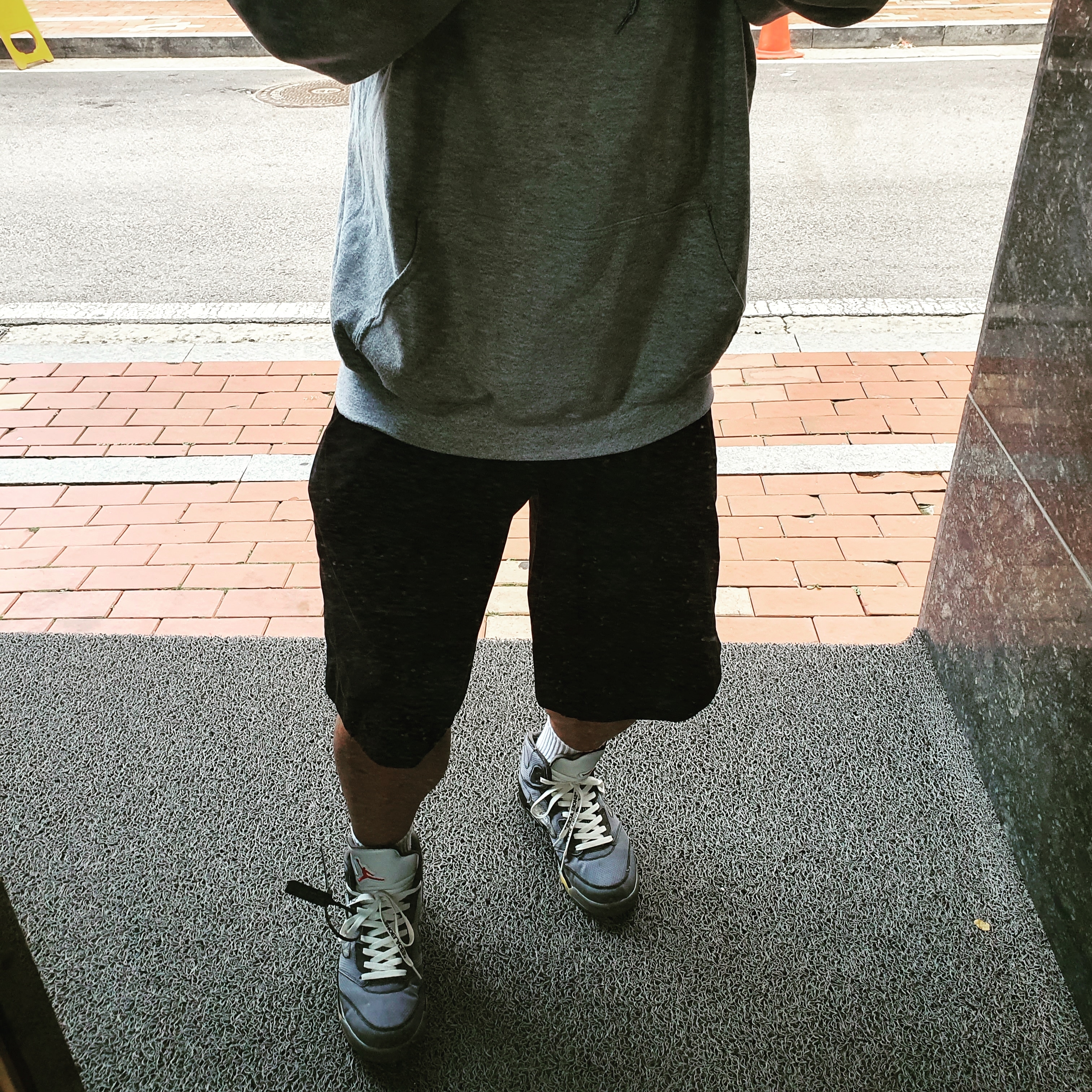 Jordan 5 x Off-White Retro SP Black Muslin 착용 스타일