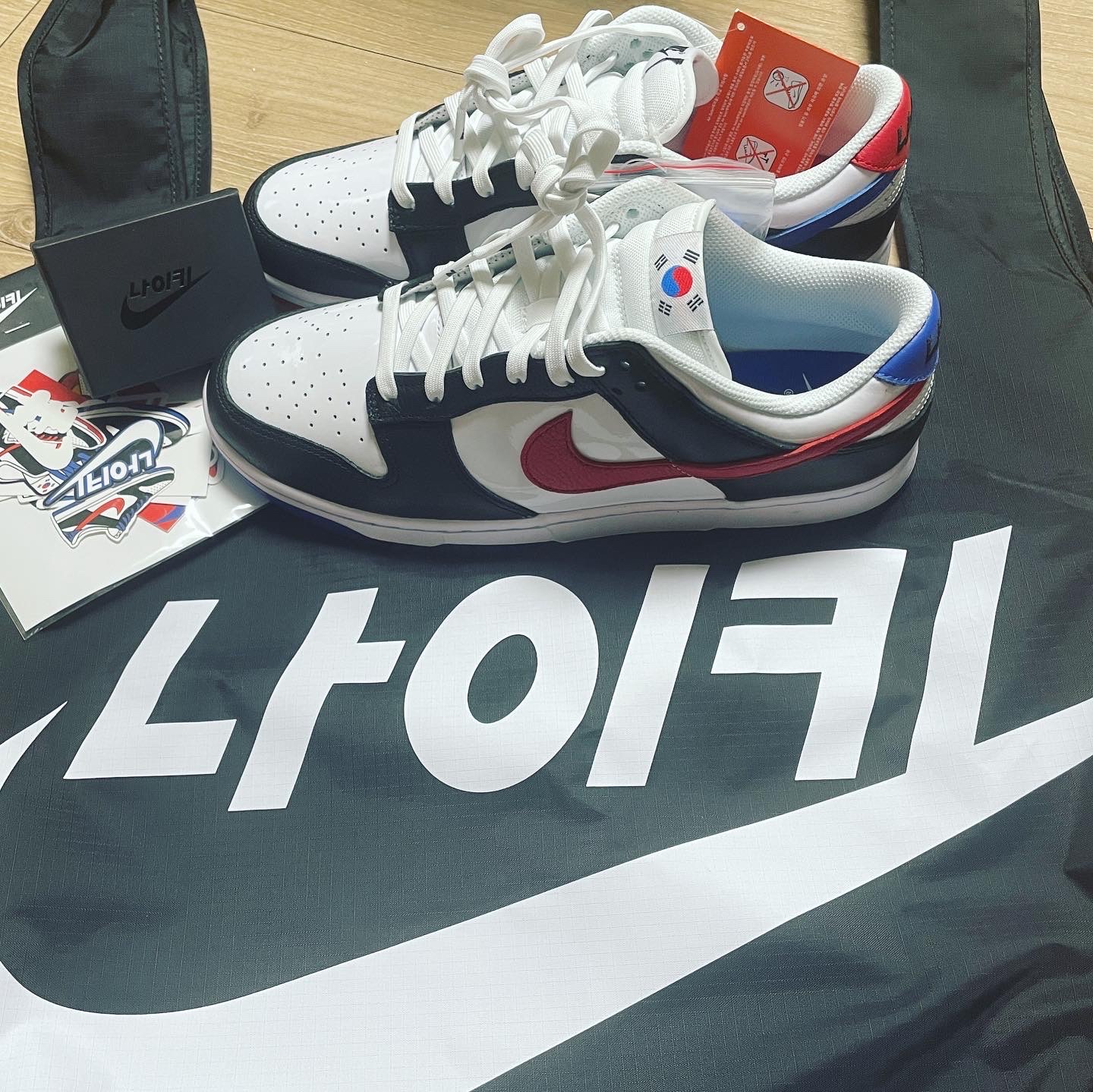Nike Dunk Low SE Seoul (With Special Gift) 착용 스타일 - 1