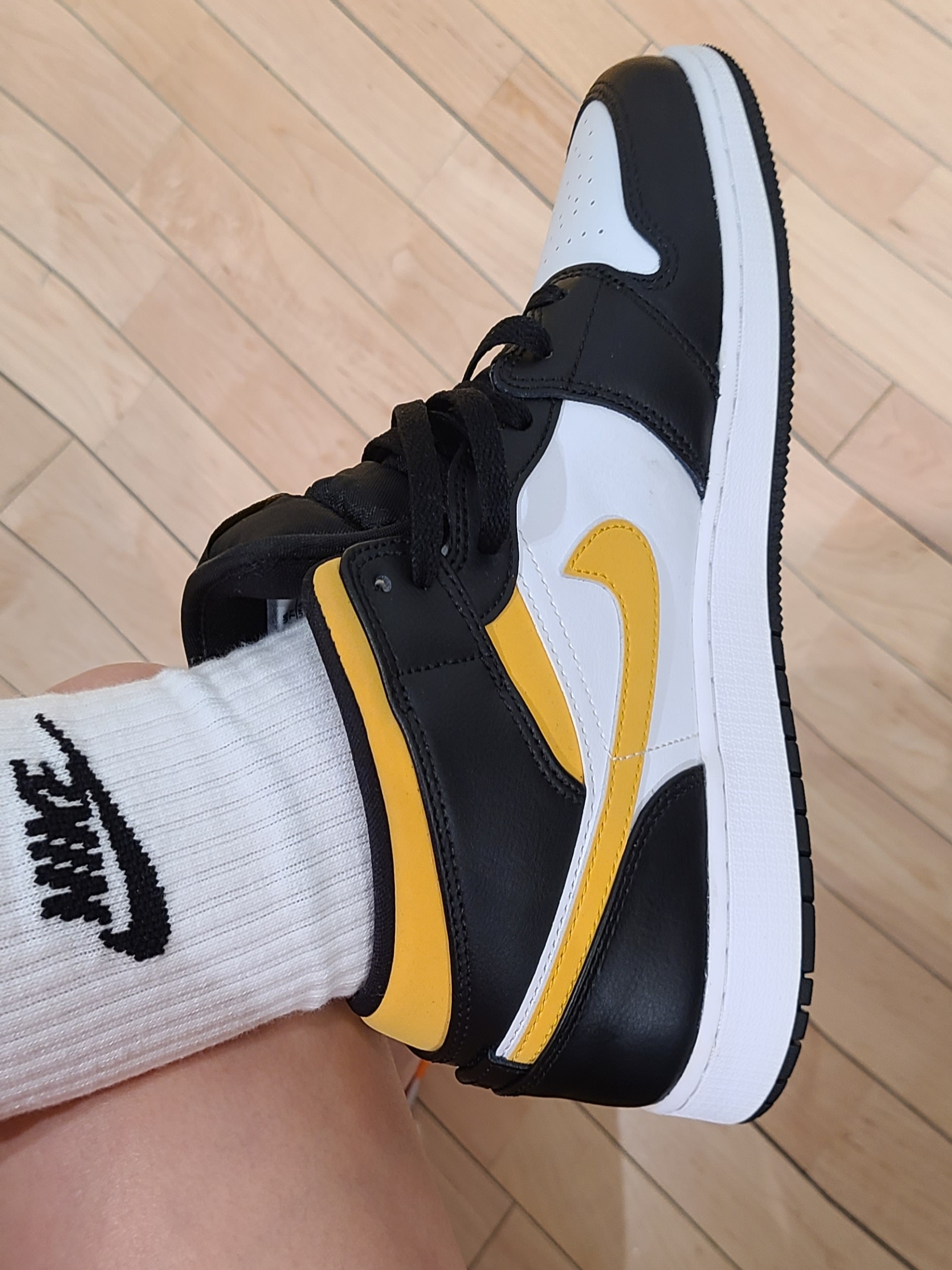 (GS) Jordan 1 Mid Pollen, Jordan 1 Mid Racer Blue 착용 스타일 - 1