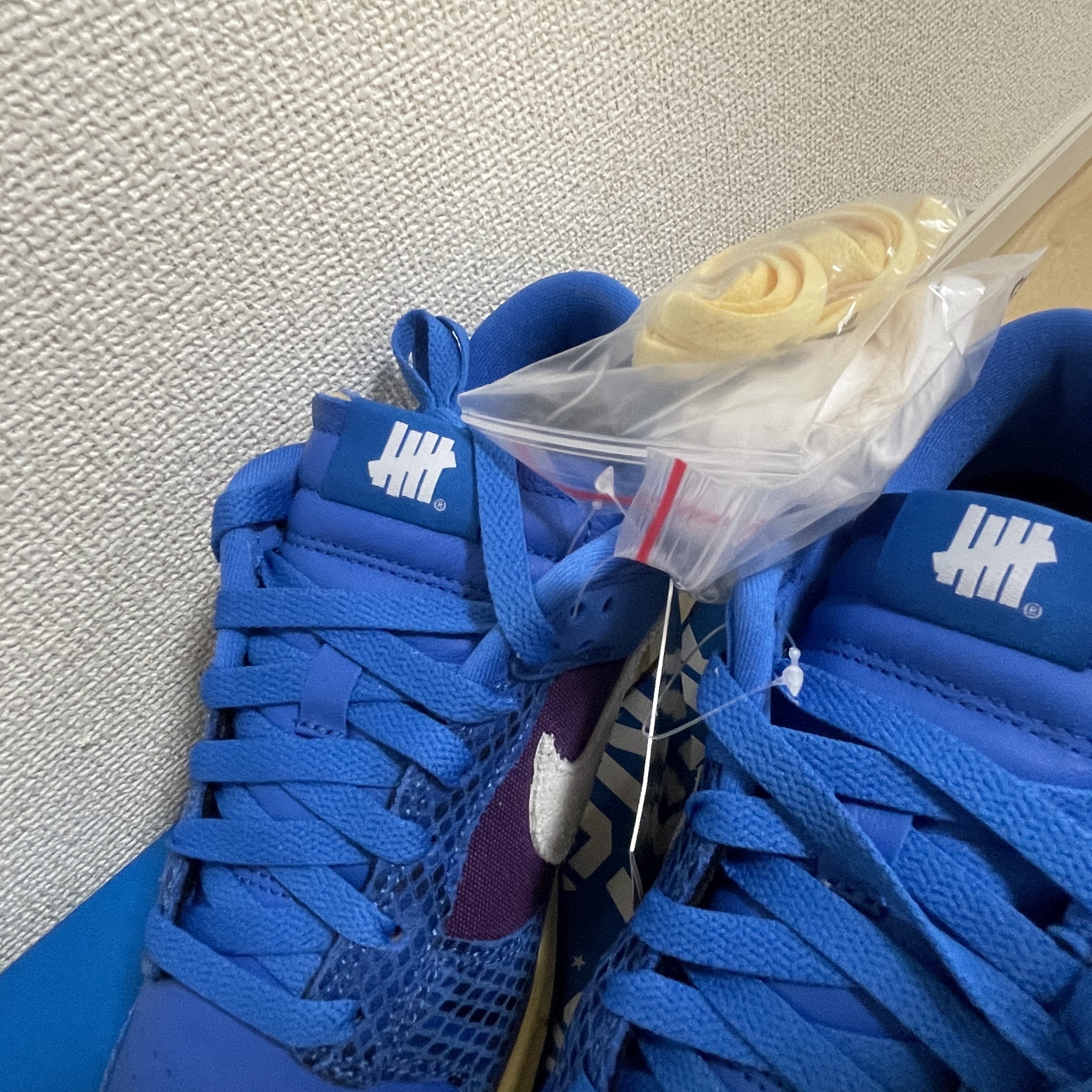 Nike x Undefeated Dunk Low SP 5 On It 착용 스타일 - 3