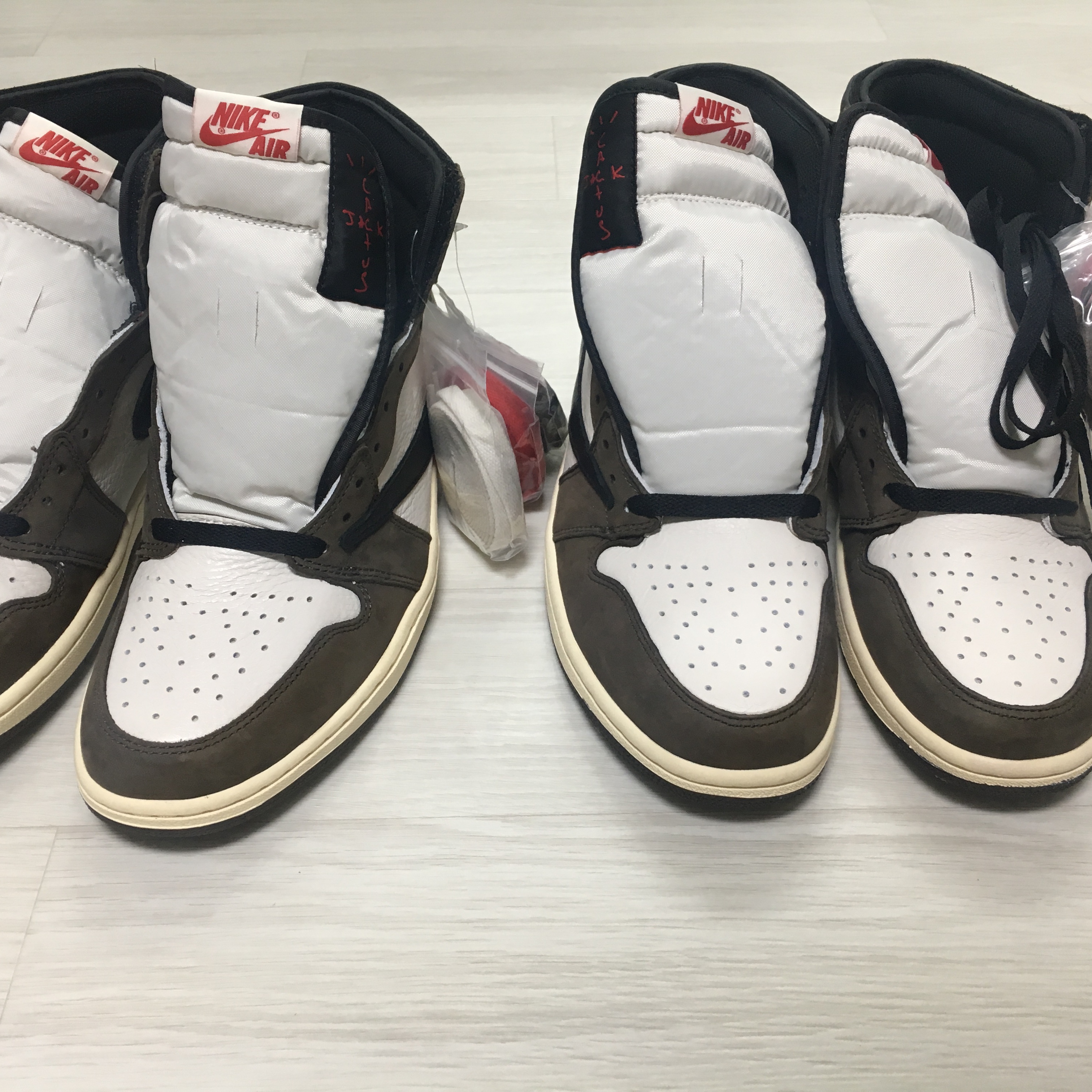 Jordan 1 x Travis Scott Retro High OG SP Mocha 착용 스타일 - 5