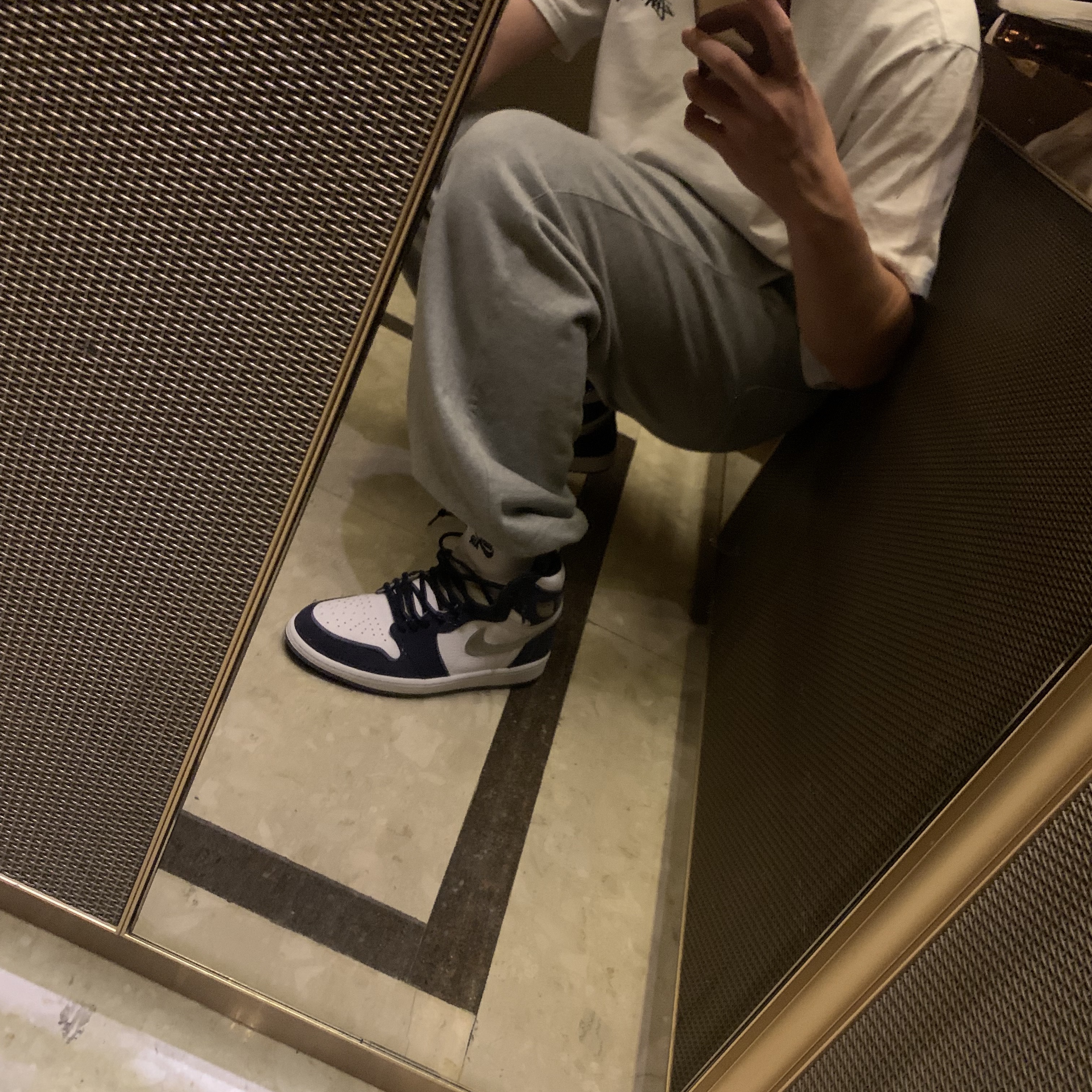 Jordan 1 Retro High OG CO.JP Midnight Navy 착용 스타일