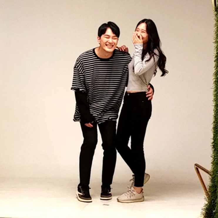 Jordan 1 x Travis Scott Retro Low OG SP Mocha, Adidas Yeezy Boost 350 V2 Sesame 2018 착용 스타일