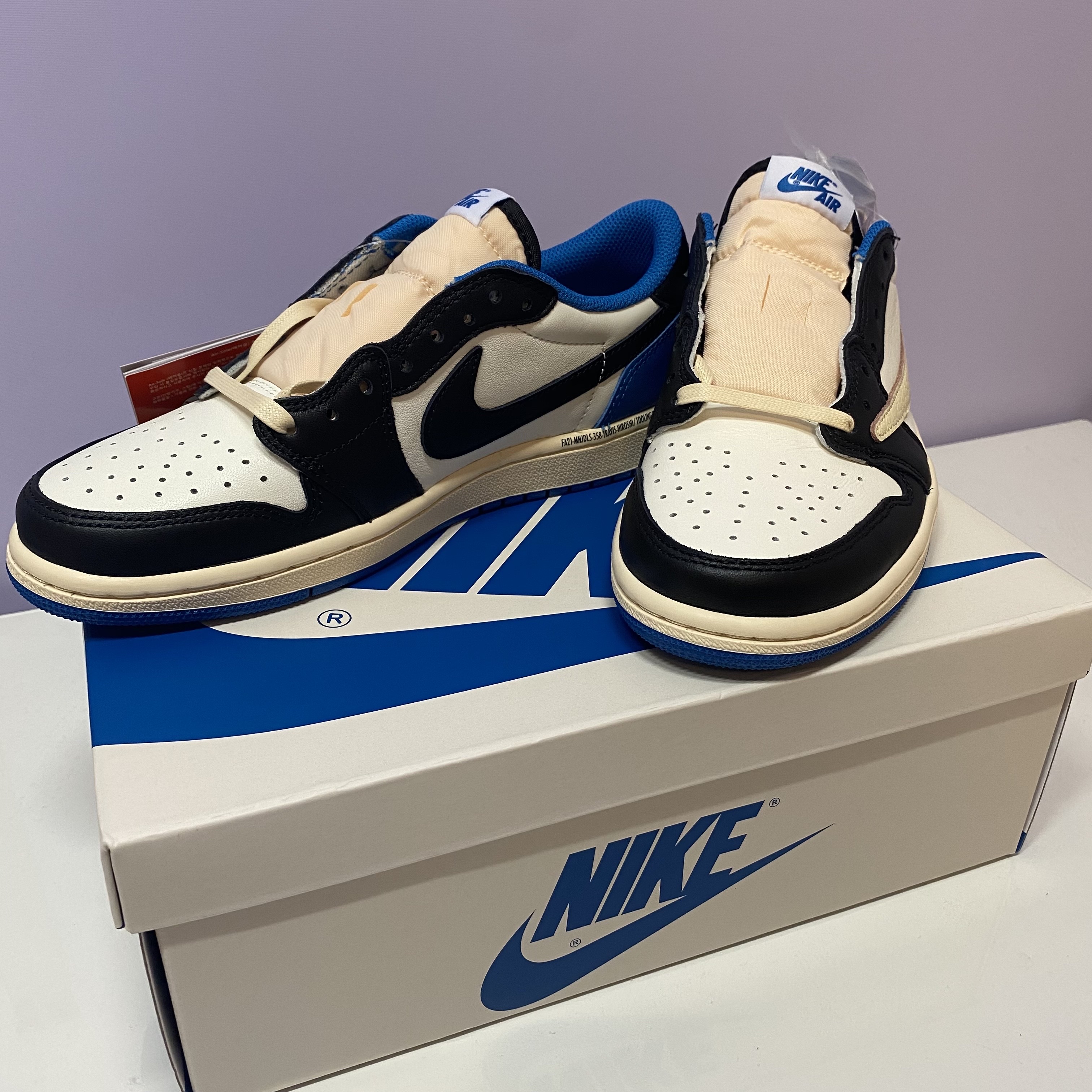 Jordan 1 x Travis Scott x Fragment Retro Low OG SP Military Blue 착용 스타일