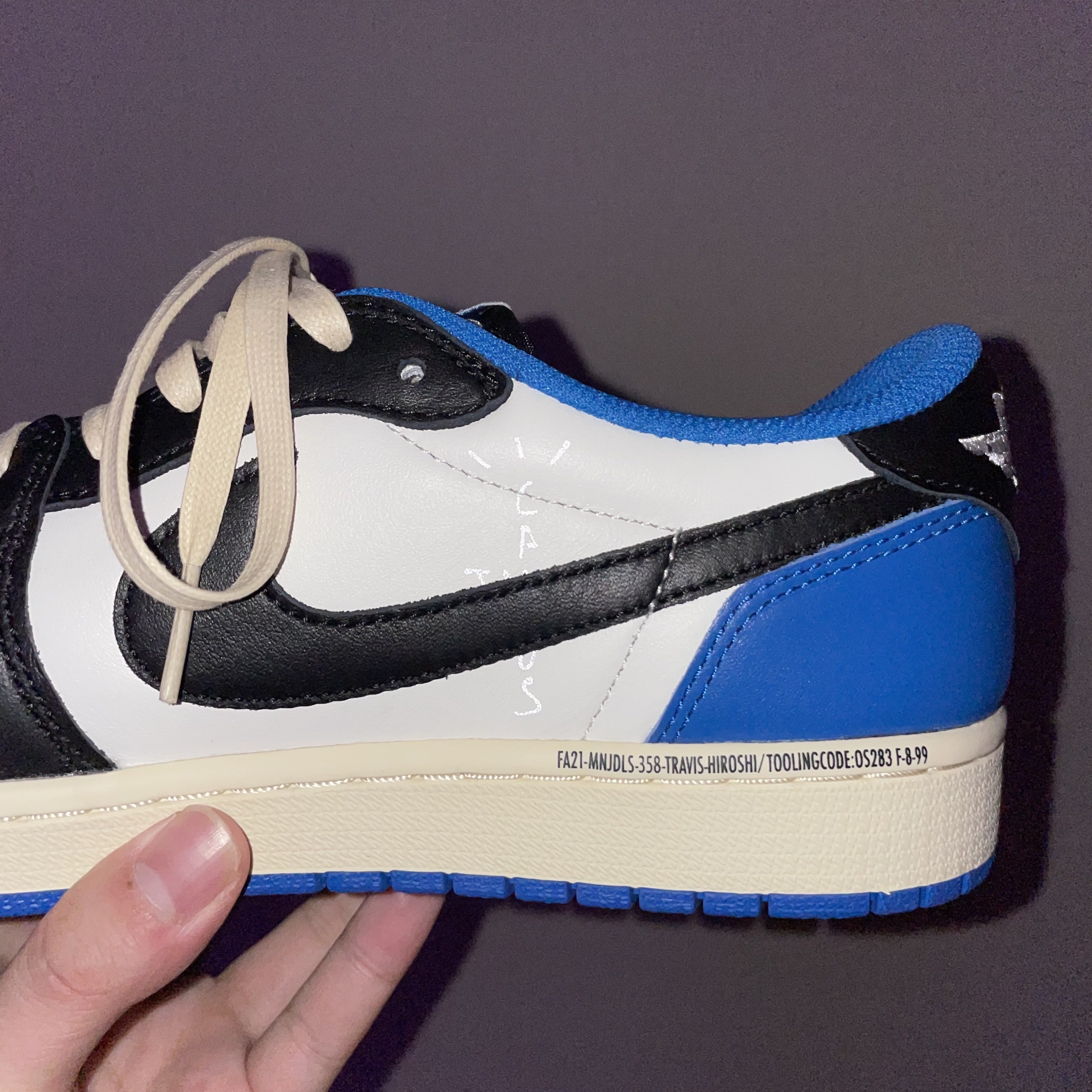 Jordan 1 x Travis Scott x Fragment Retro Low OG SP Military Blue 착용 스타일 - 2