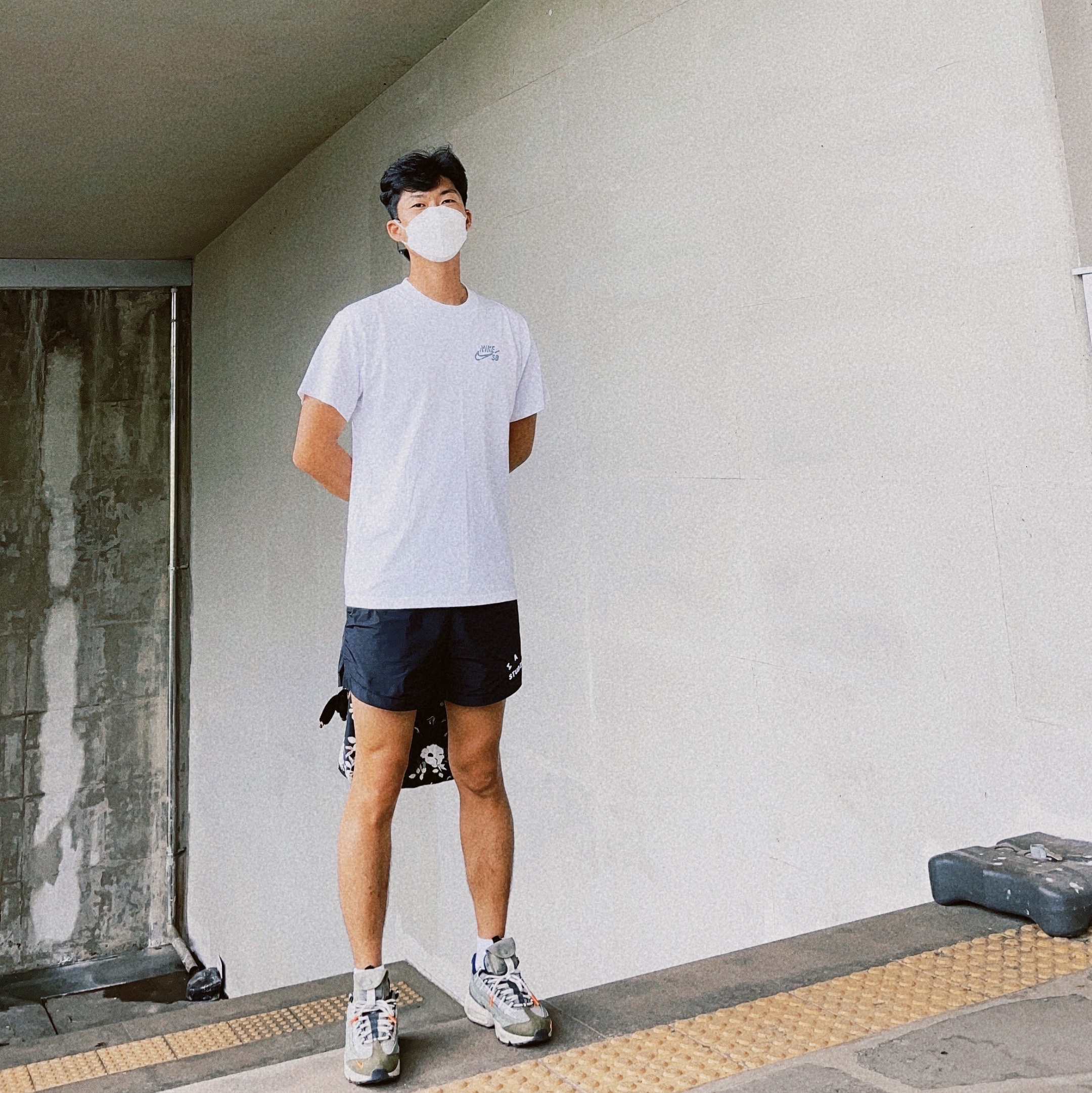 IAB Studio Woven Shorts Black, Nike Air Max 95 SE Medium Olive 착용 스타일