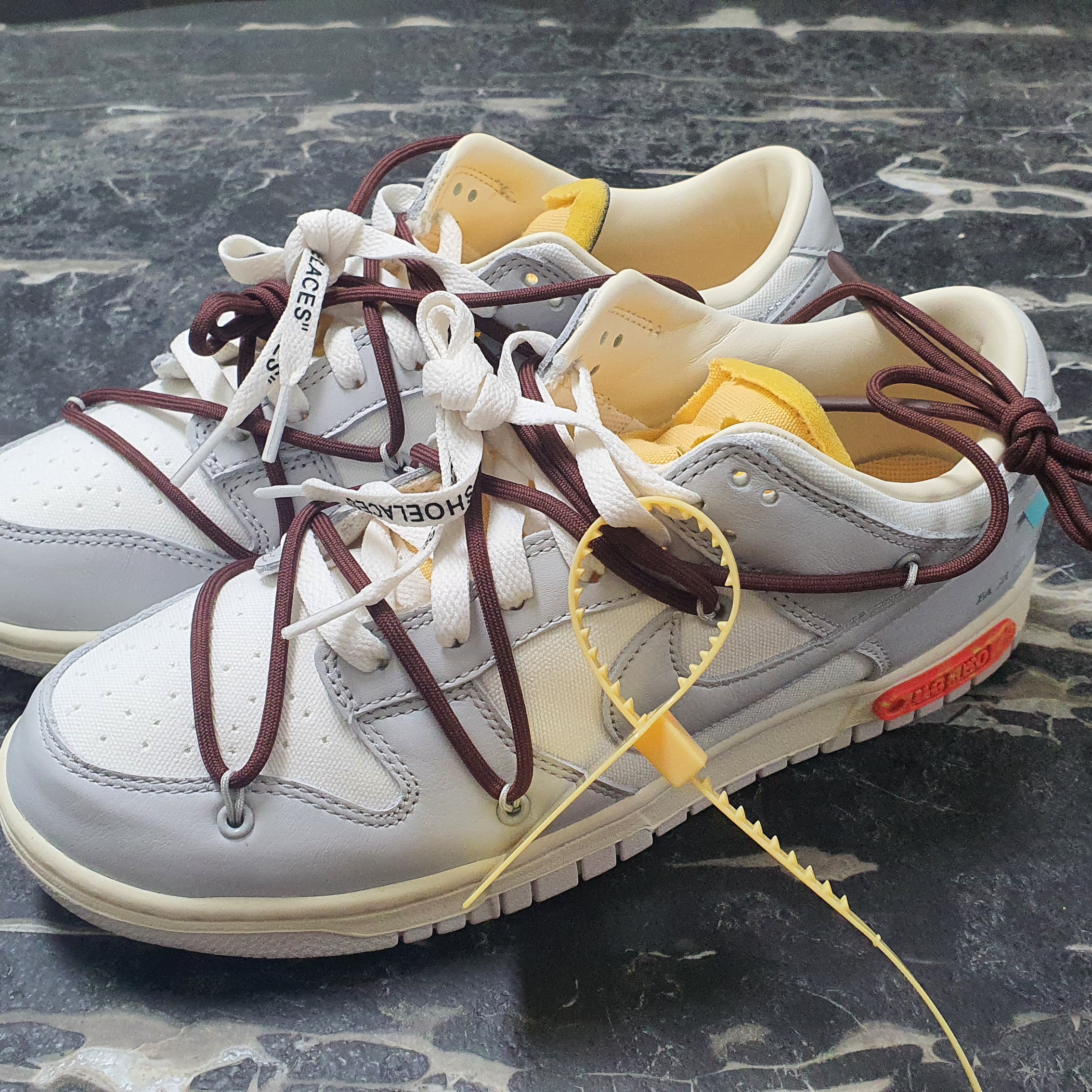 Nike x Off-White Dunk Low The 50 - Lot 46, IAB Studio Woven Shorts Gray 착용 스타일 - 1