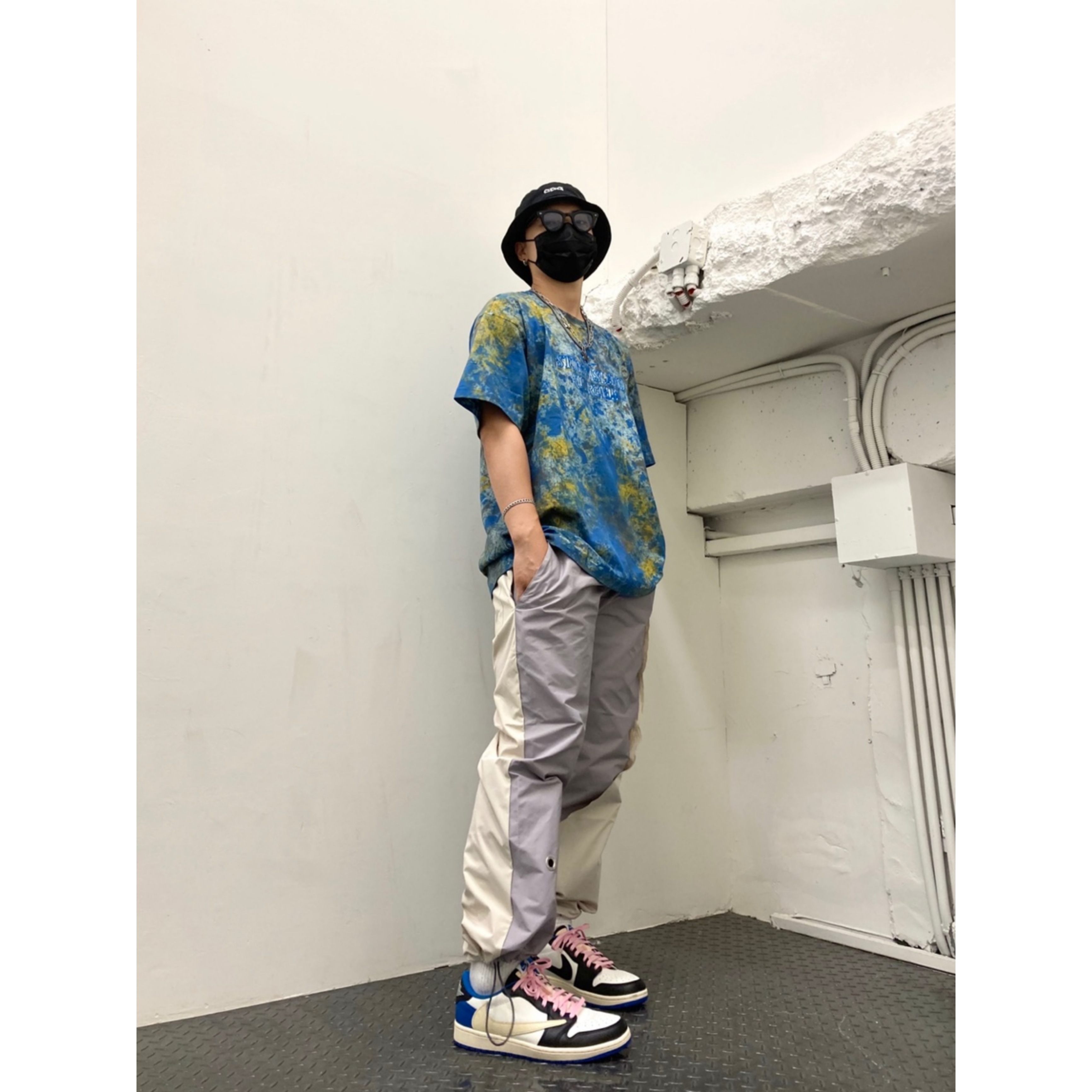 Supreme x Stone Island Embroidered Logo S/S Top Dark Blue - 20FW, Jordan 1 x Travis Scott x Fragment Retro Low OG SP Military Blue 착용 스타일