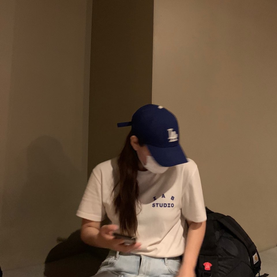 IAB Studio T-Shirt White 착용 스타일 - 2