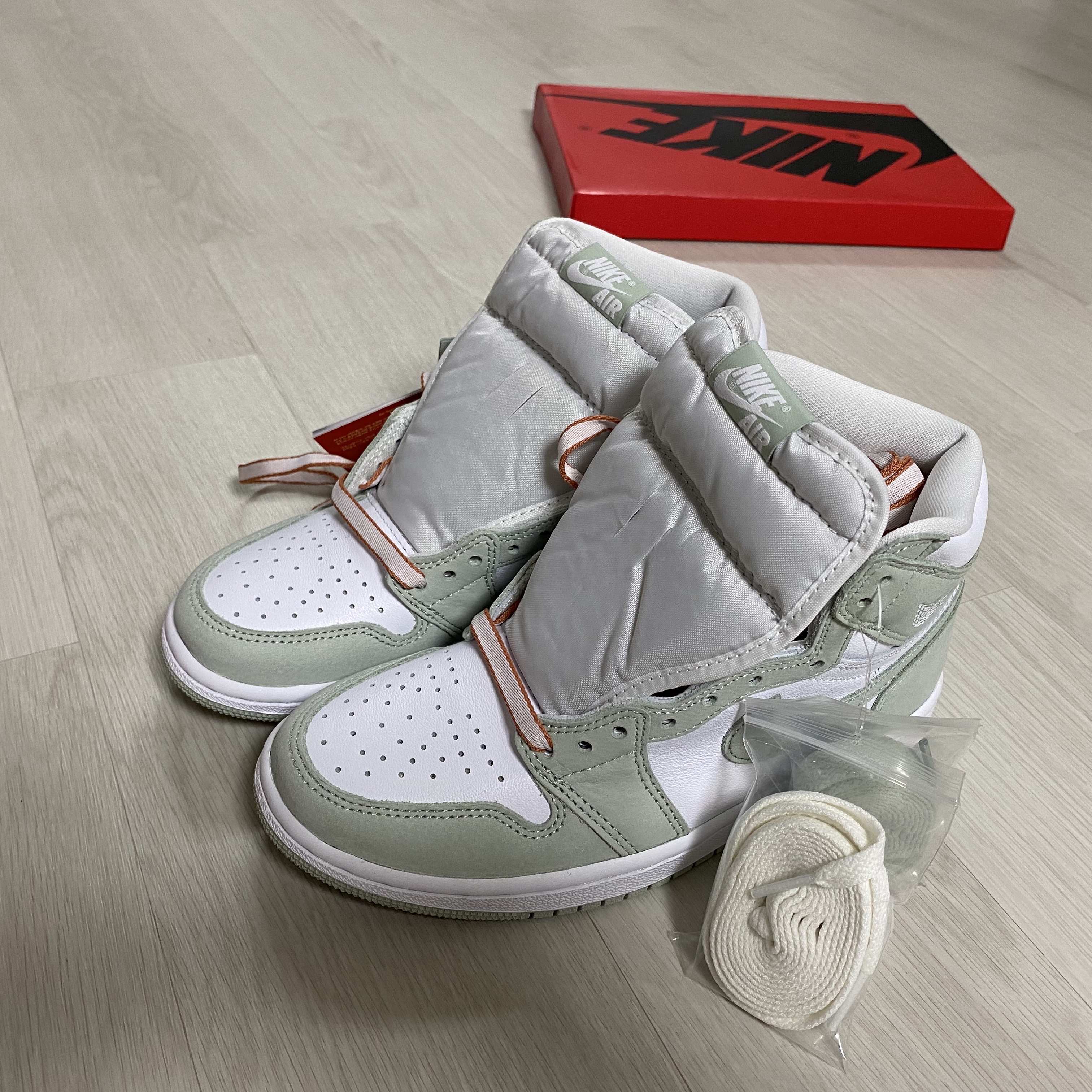 (W) Jordan 1 Retro High OG Seafoam 착용 스타일