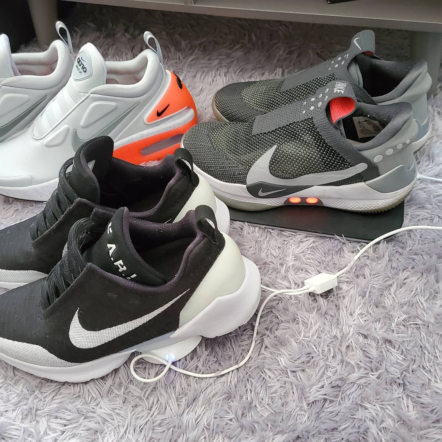 Nike Adapt BB Dark Grey (KR Charger), Nike HyperAdapt 1.0 Black White (KR Charger) 착용 스타일