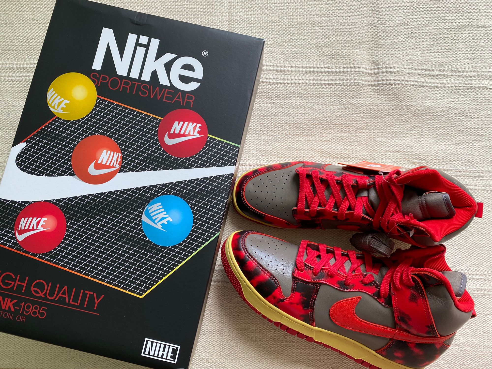 Nike Dunk High 1985 SP Red Acid Wash 착용 스타일