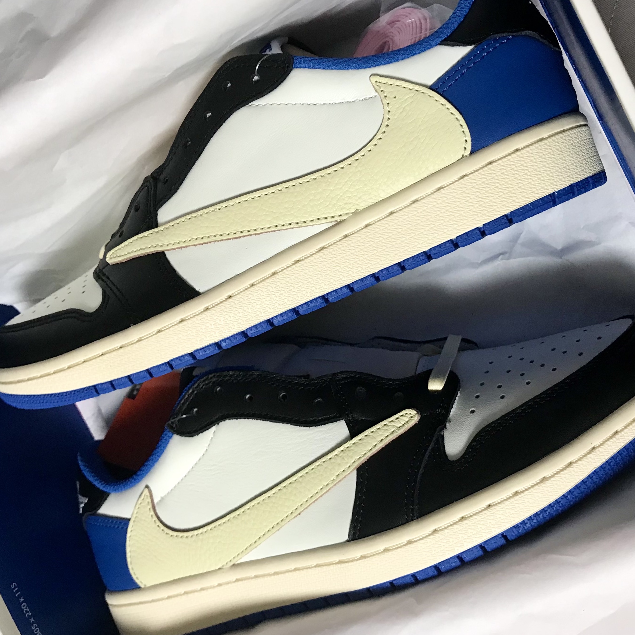 Jordan 1 x Travis Scott x Fragment Retro Low OG SP Military Blue 착용 스타일