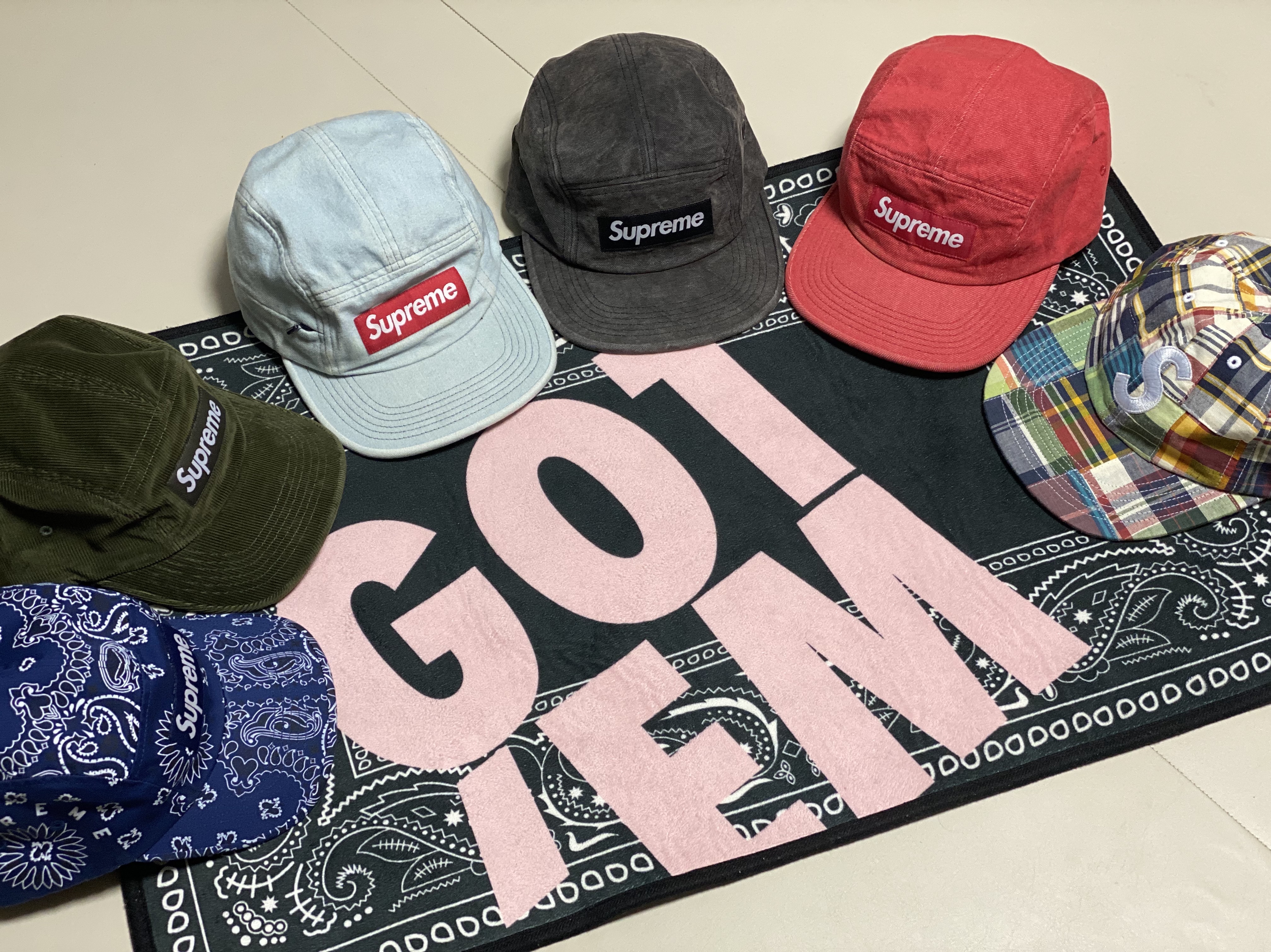 Supreme Bandana Camp Cap Navy - 21SS, Supreme Fine Wale Corduroy Camp Cap Olive - 21SS 착용 스타일
