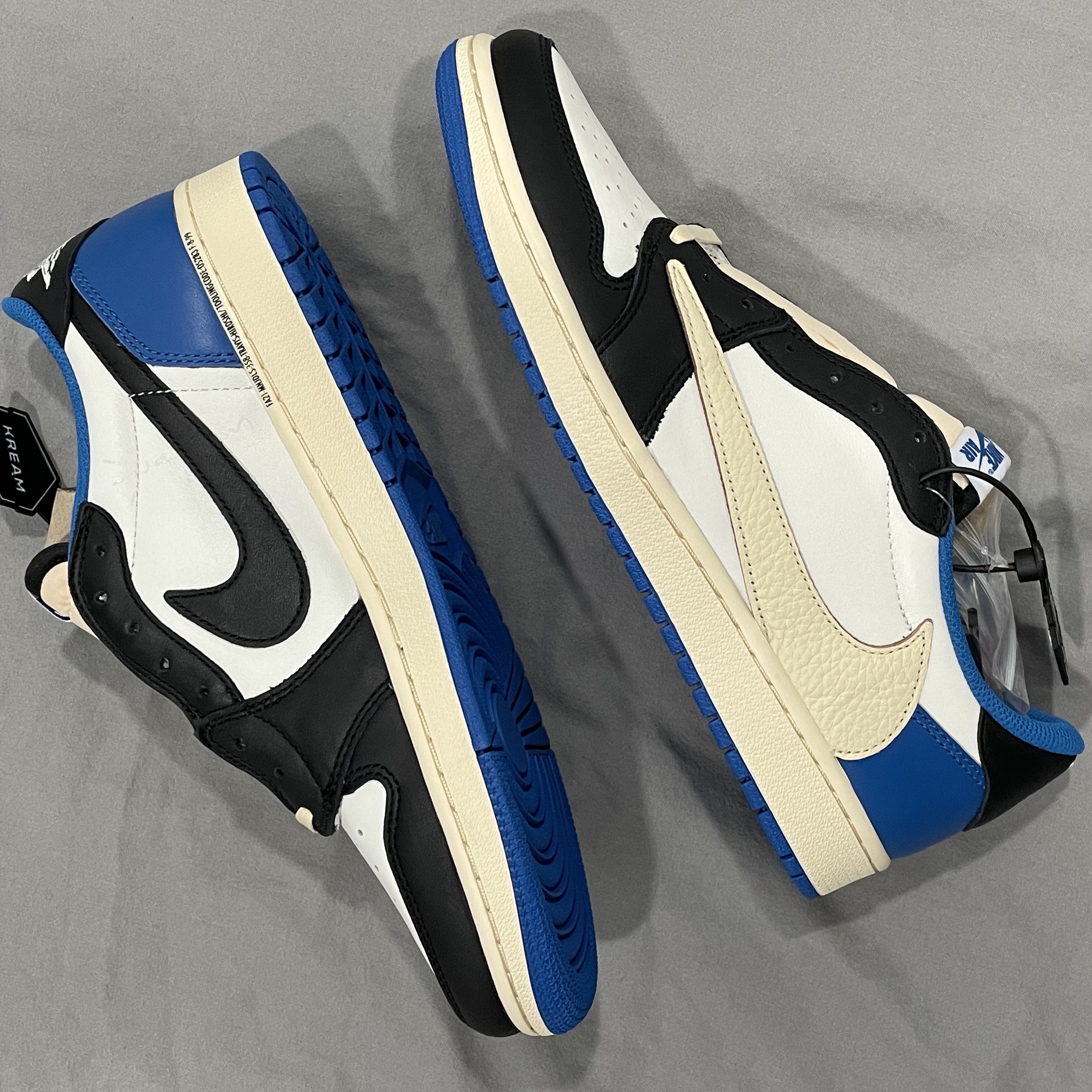 Jordan 1 x Travis Scott x Fragment Retro Low OG SP Military Blue 착용 스타일 - 2