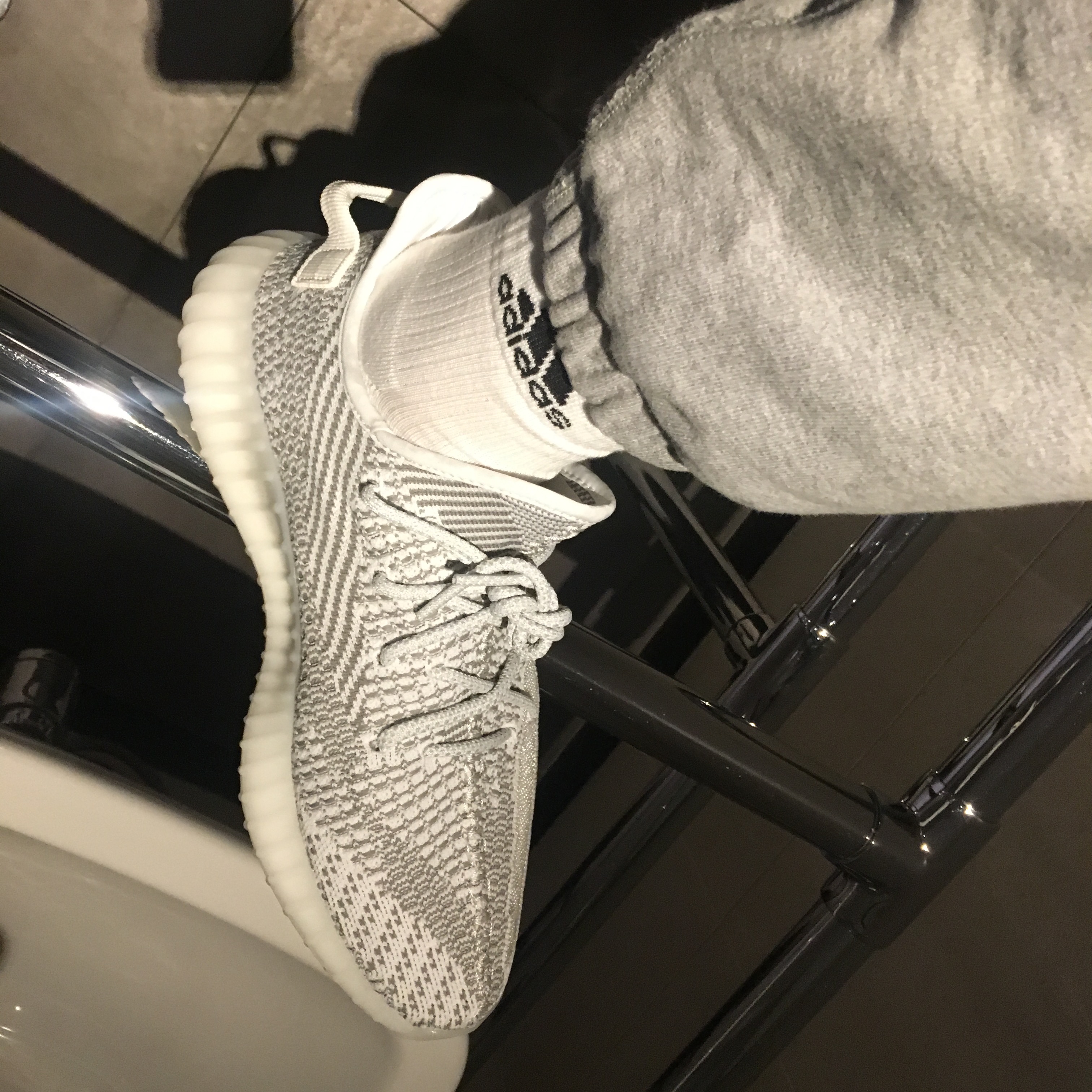 Adidas Yeezy Boost 350 V2 Static - Non-Reflective 2018 착용 스타일