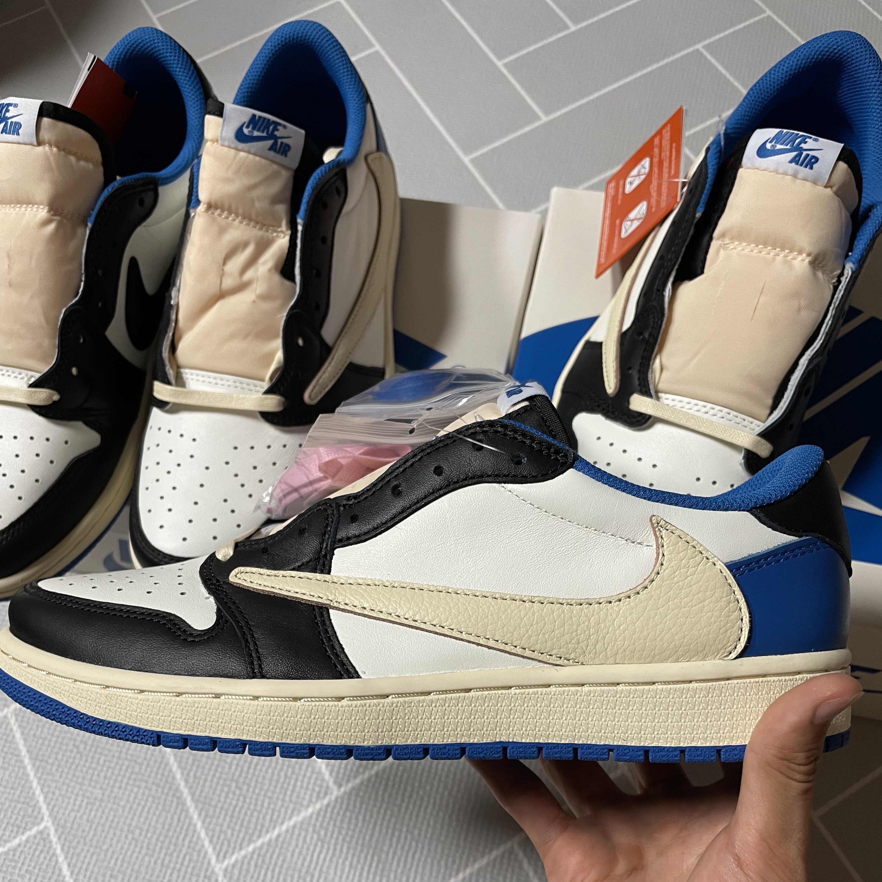 Jordan 1 x Travis Scott x Fragment Retro Low OG SP Military Blue 착용 스타일