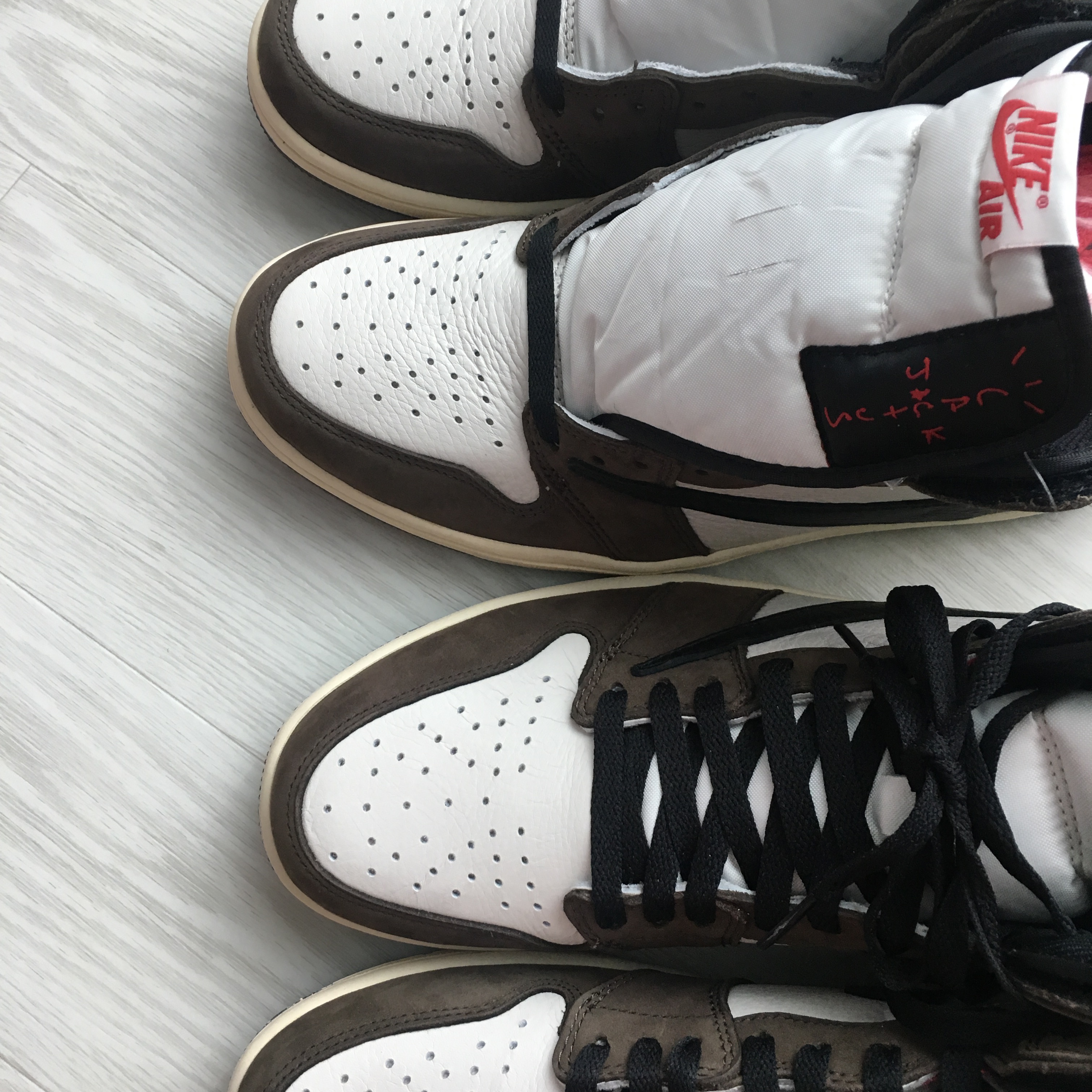 Jordan 1 x Travis Scott Retro High OG SP Mocha 착용 스타일 - 1