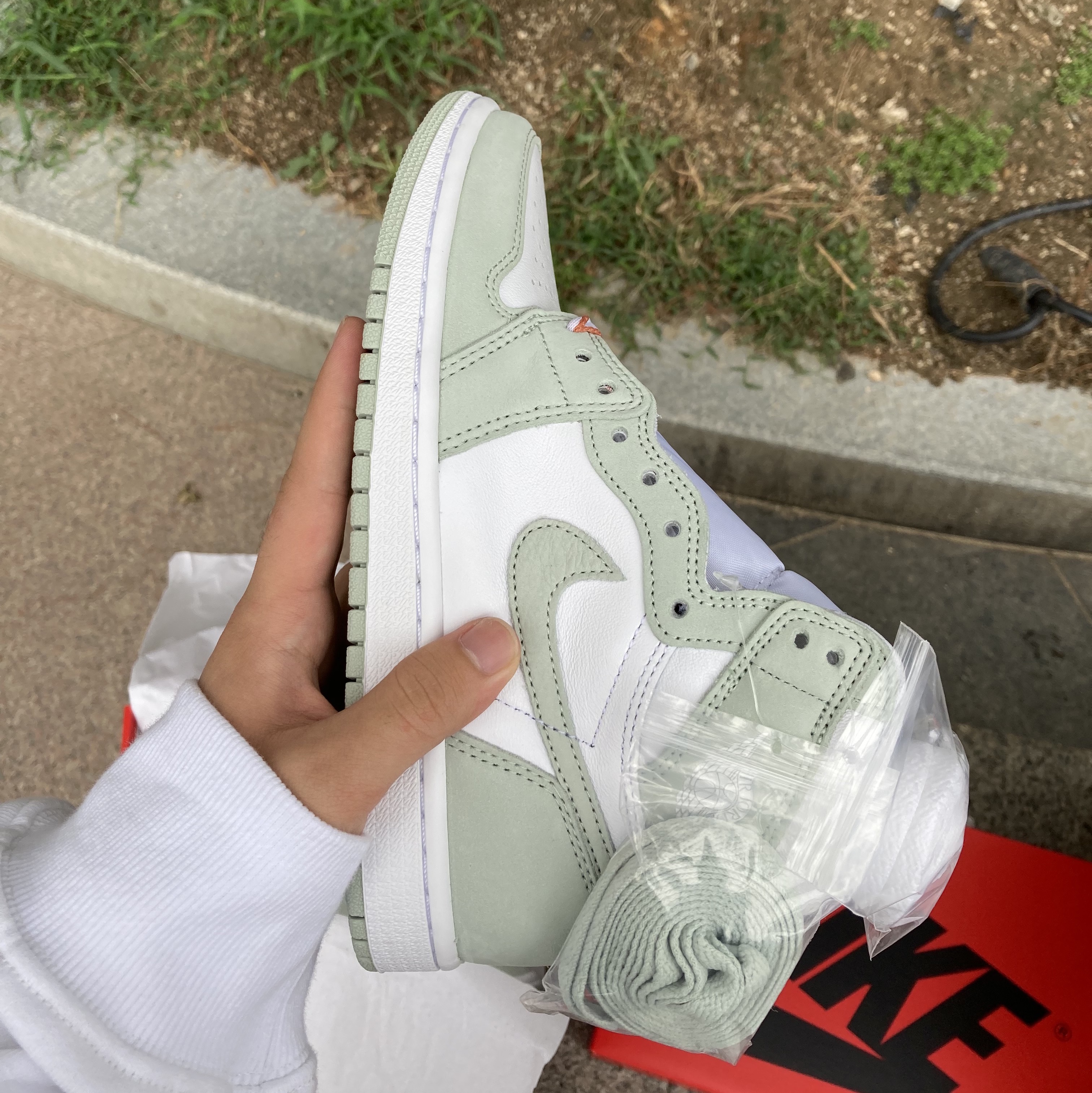 (W) Jordan 1 Retro High OG Seafoam 착용 스타일