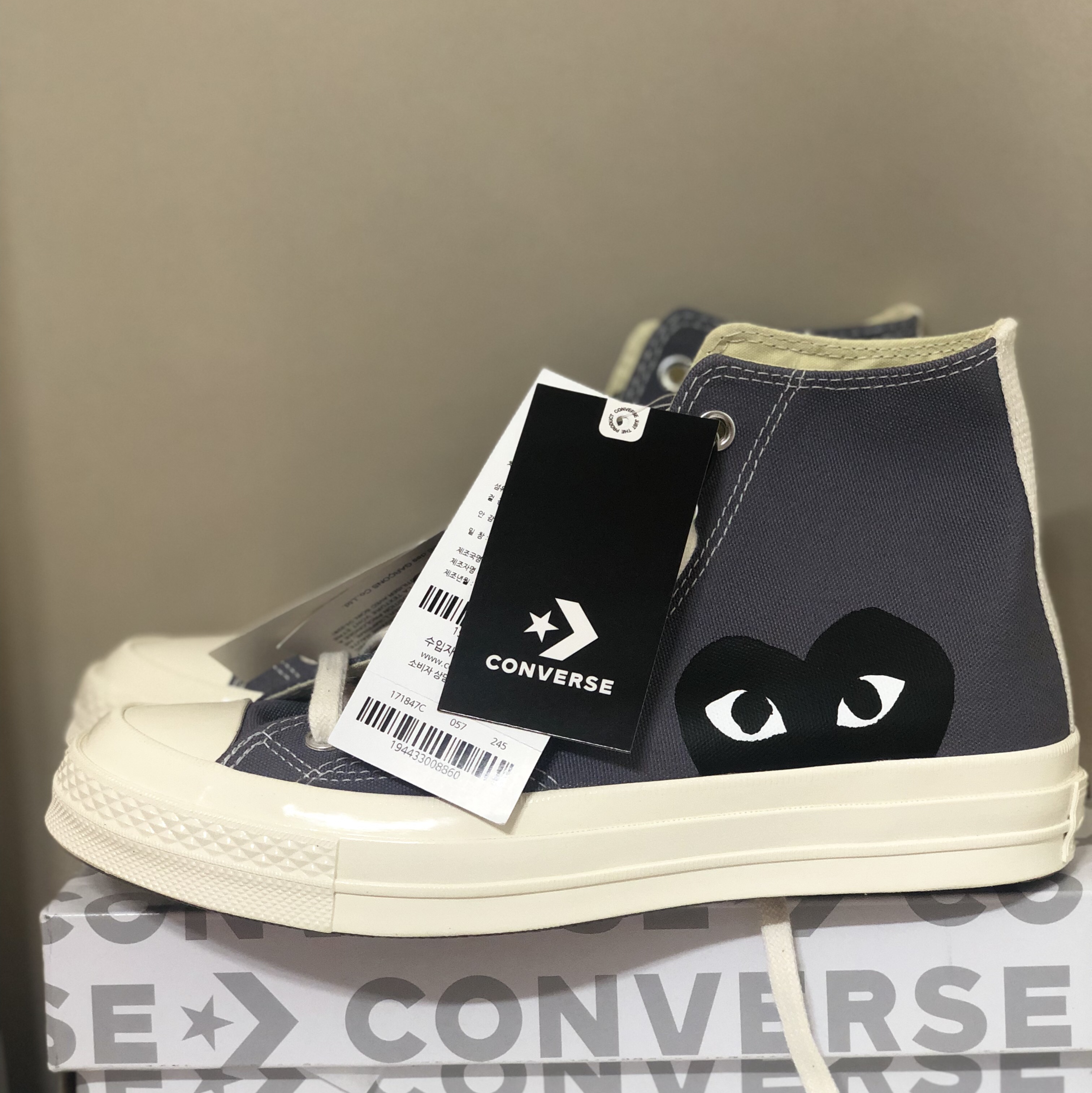 Converse x Play Comme des Garcons Chuck 70 Hi Steel Gray 착용 스타일 - 2