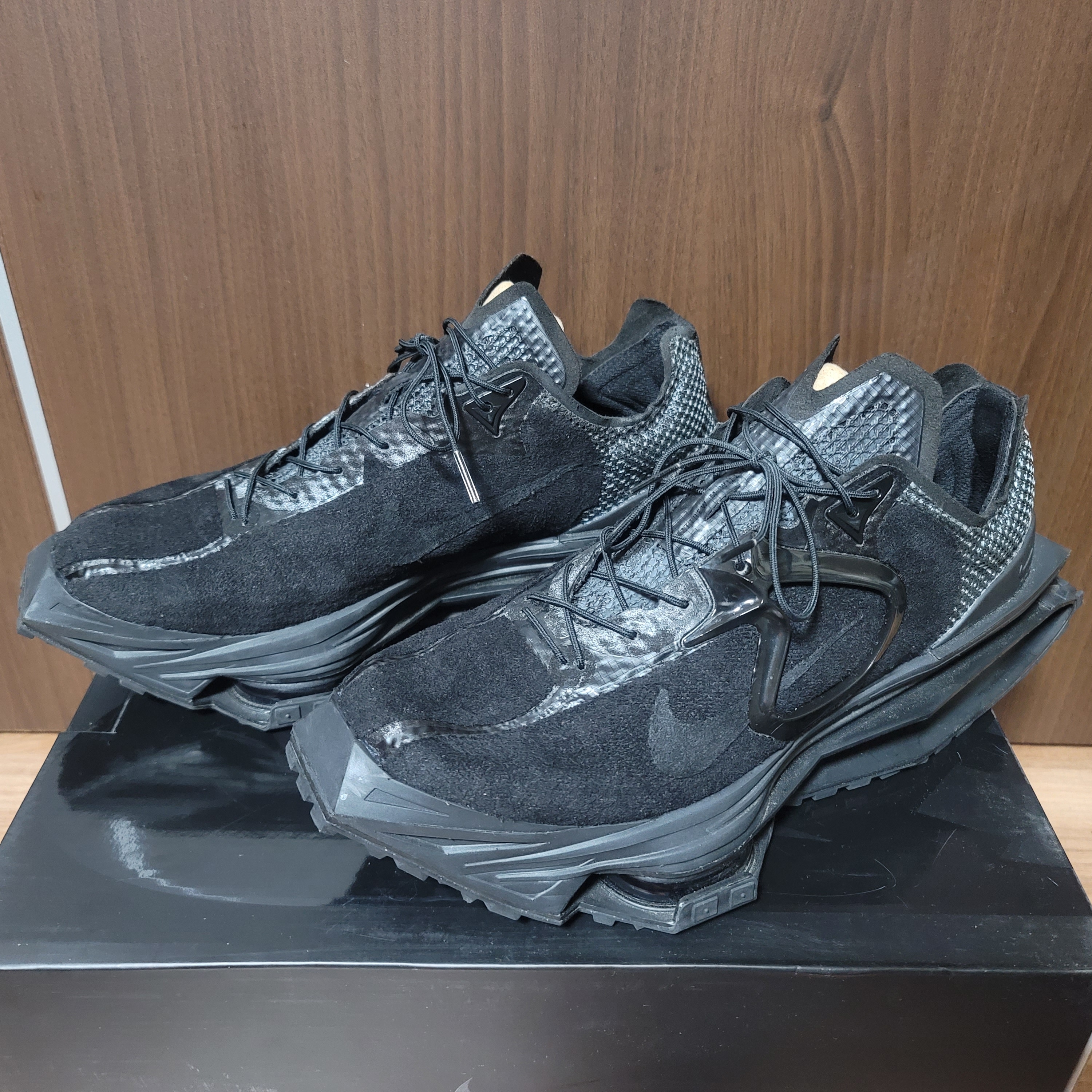 Nike x Matthew M Williams Zoom 004 Triple Black 착용 스타일 - 3