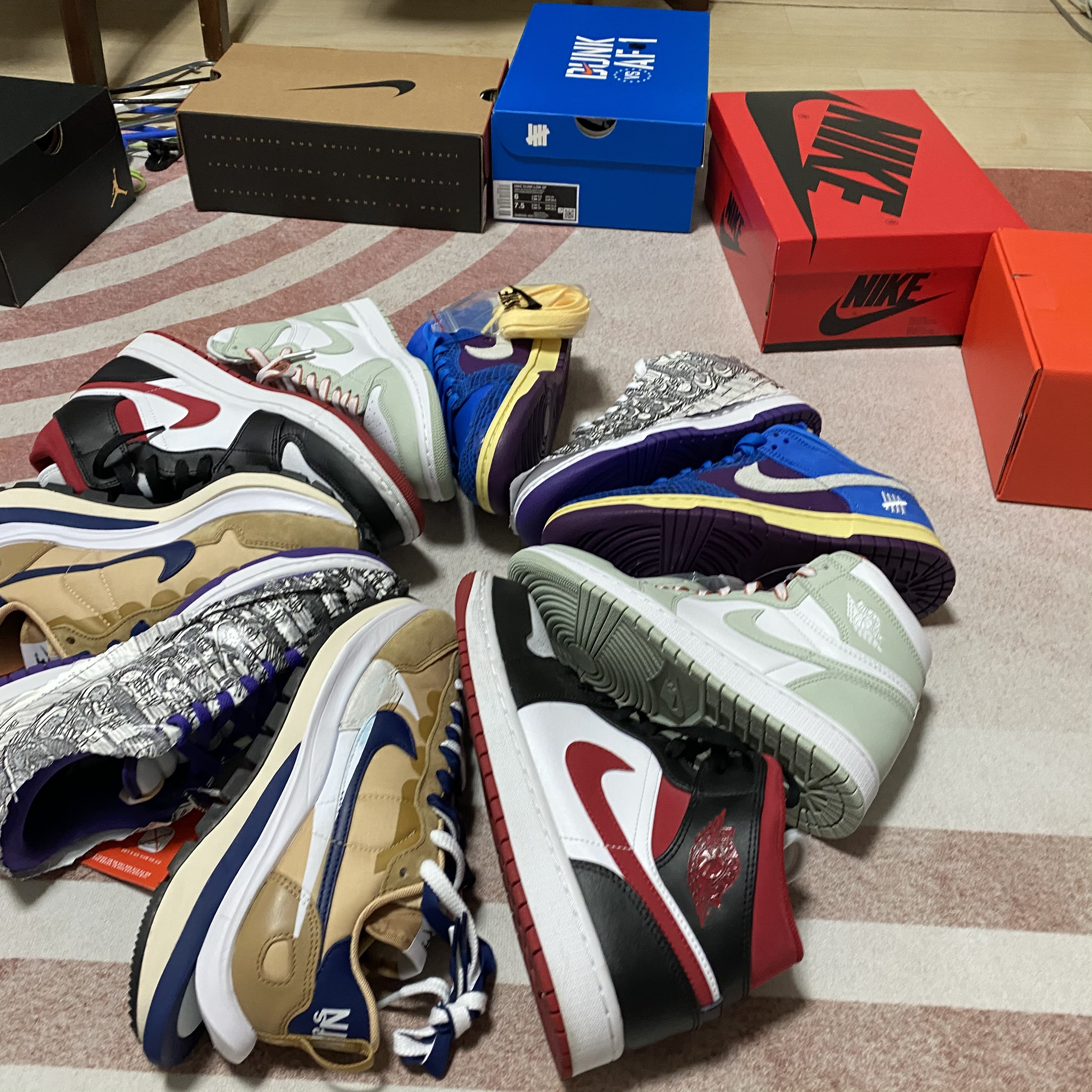 Nike x Undefeated Dunk Low SP 5 On It, Nike x Sacai VaporWaffle Sesame and Blue Void 착용 스타일 - 2