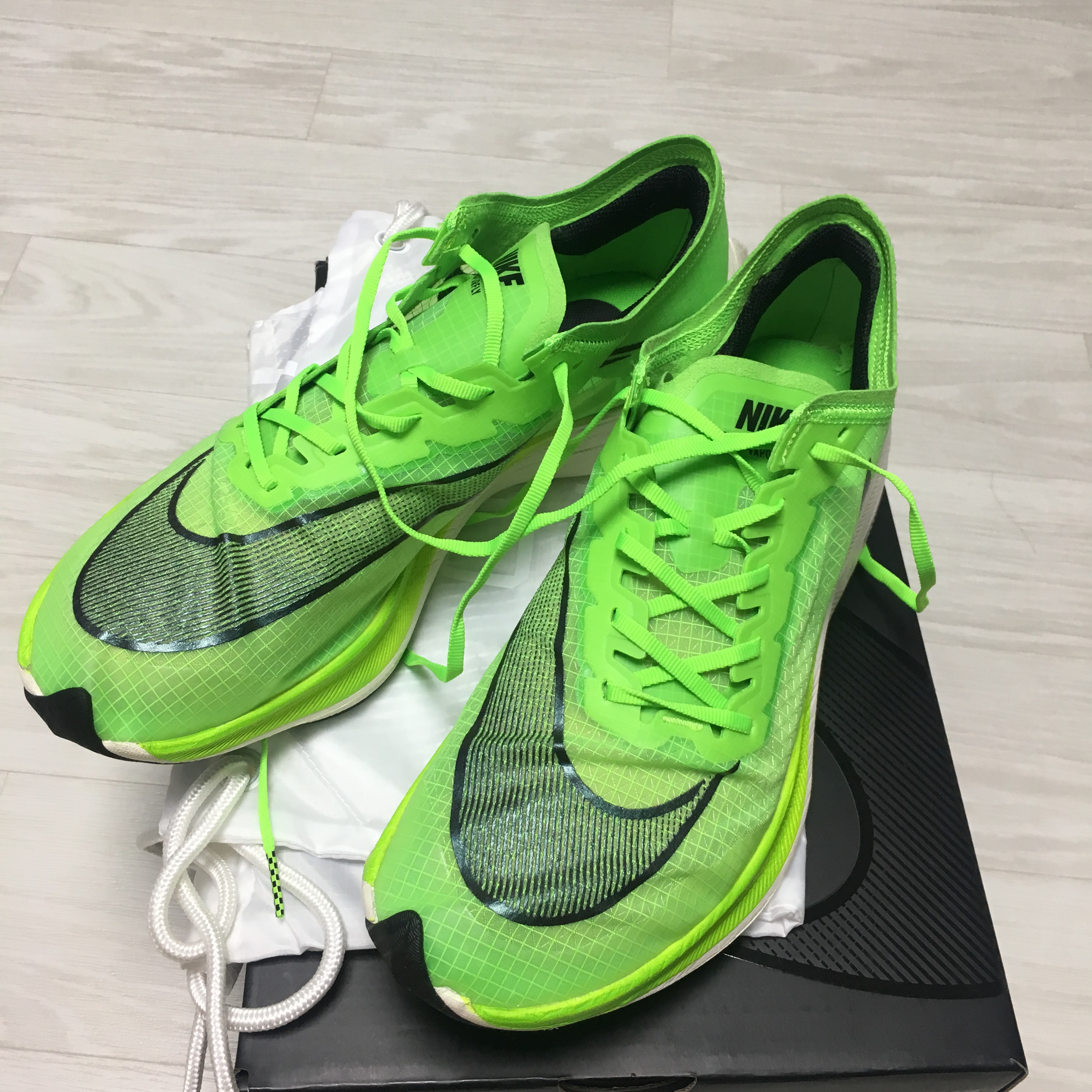 Nike ZoomX Vaporfly Next% Electric Green 착용 스타일