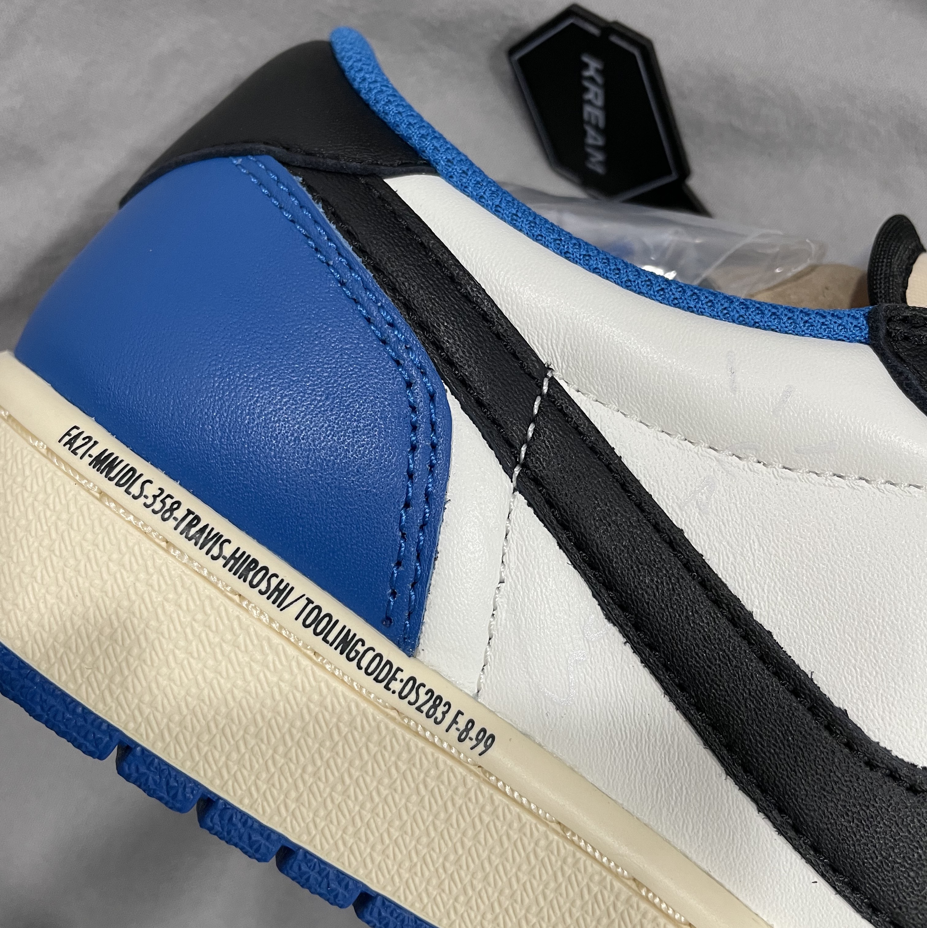 Jordan 1 x Travis Scott x Fragment Retro Low OG SP Military Blue 착용 스타일 - 4
