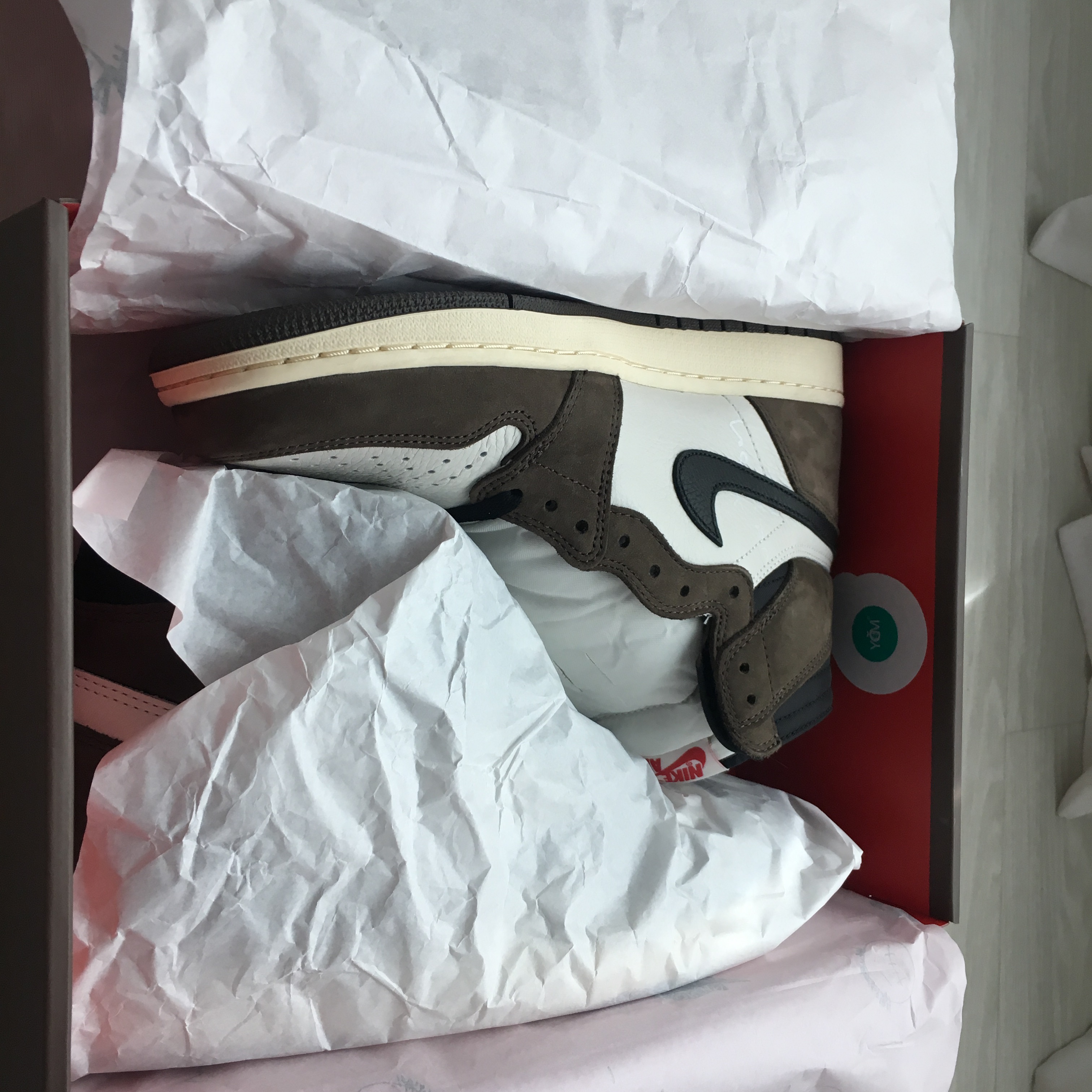 Jordan 1 x Travis Scott Retro High OG SP Mocha 착용 스타일 - 3