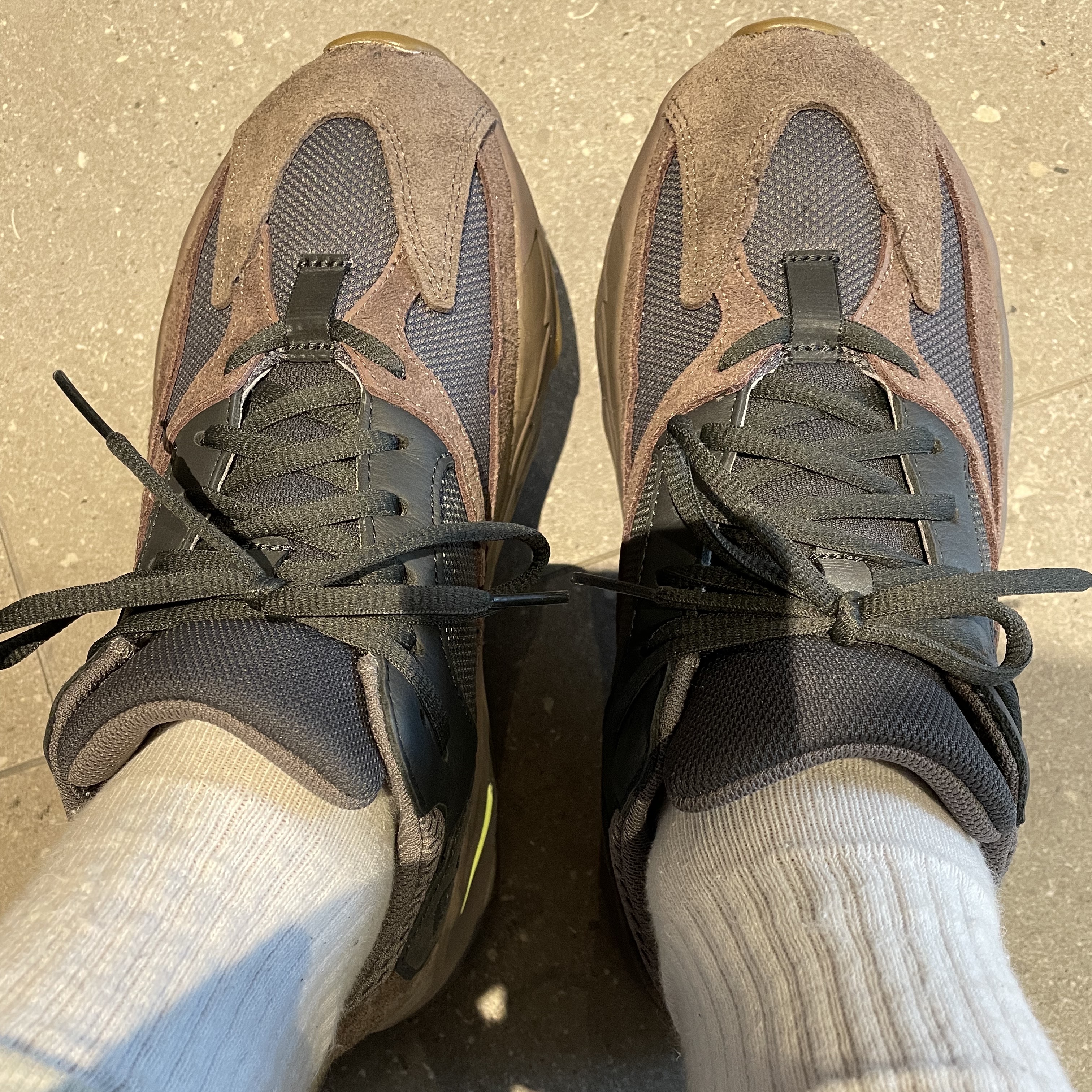 Adidas Yeezy Boost 700 Mauve 착용 스타일 - 3