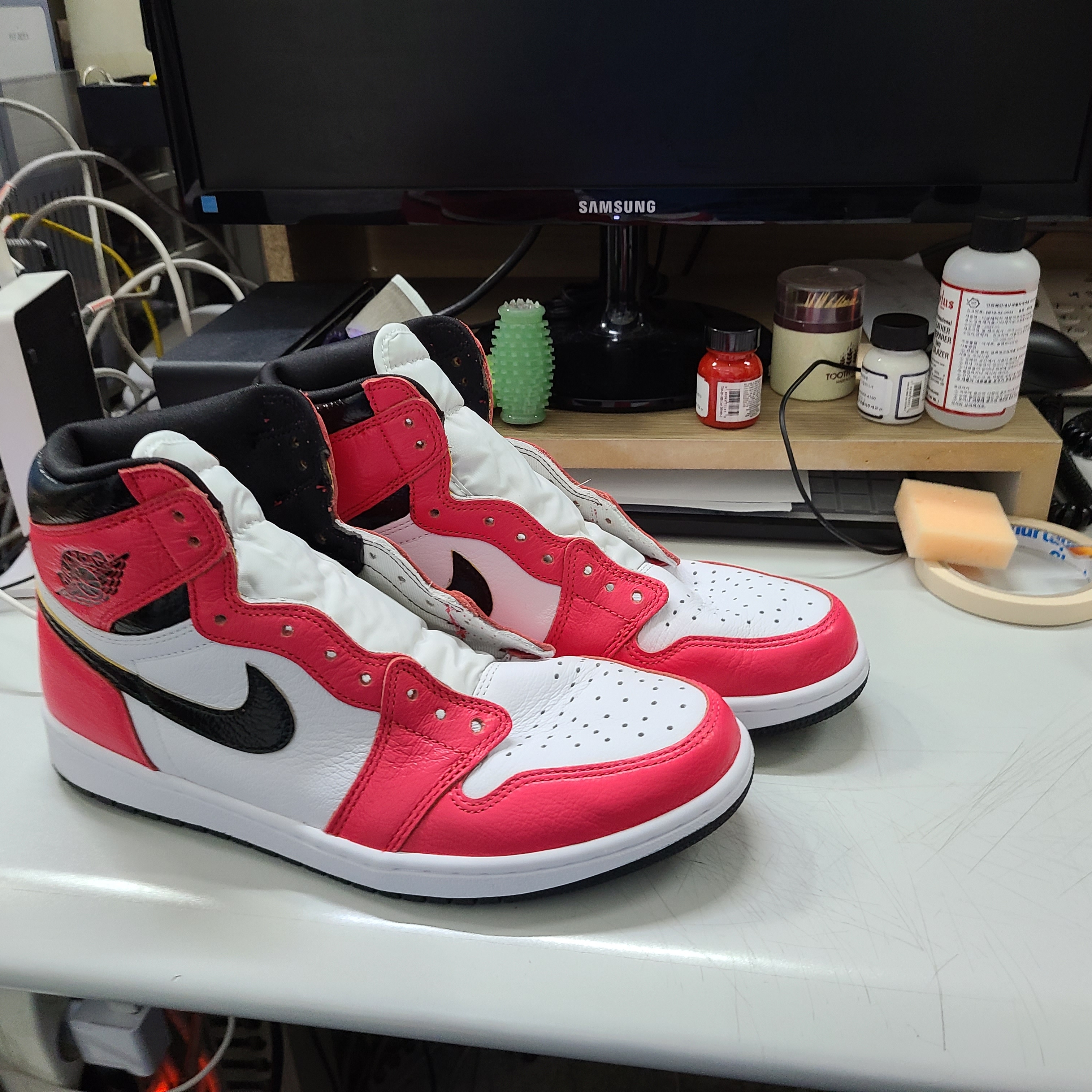 Jordan 1 Retro High OG Light Fusion Red 착용 스타일 - 2