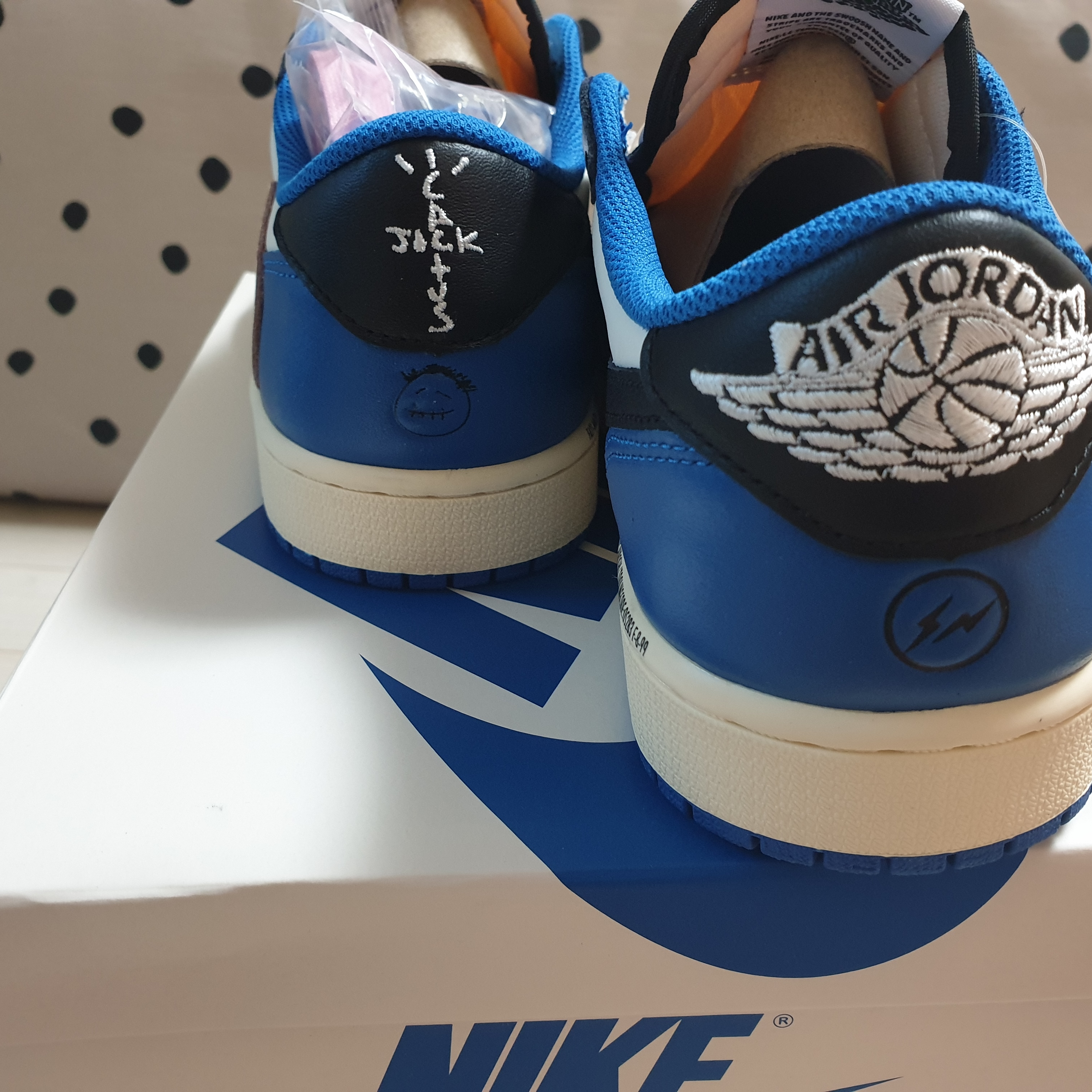 Jordan 1 x Travis Scott x Fragment Retro Low OG SP Military Blue 착용 스타일 - 2