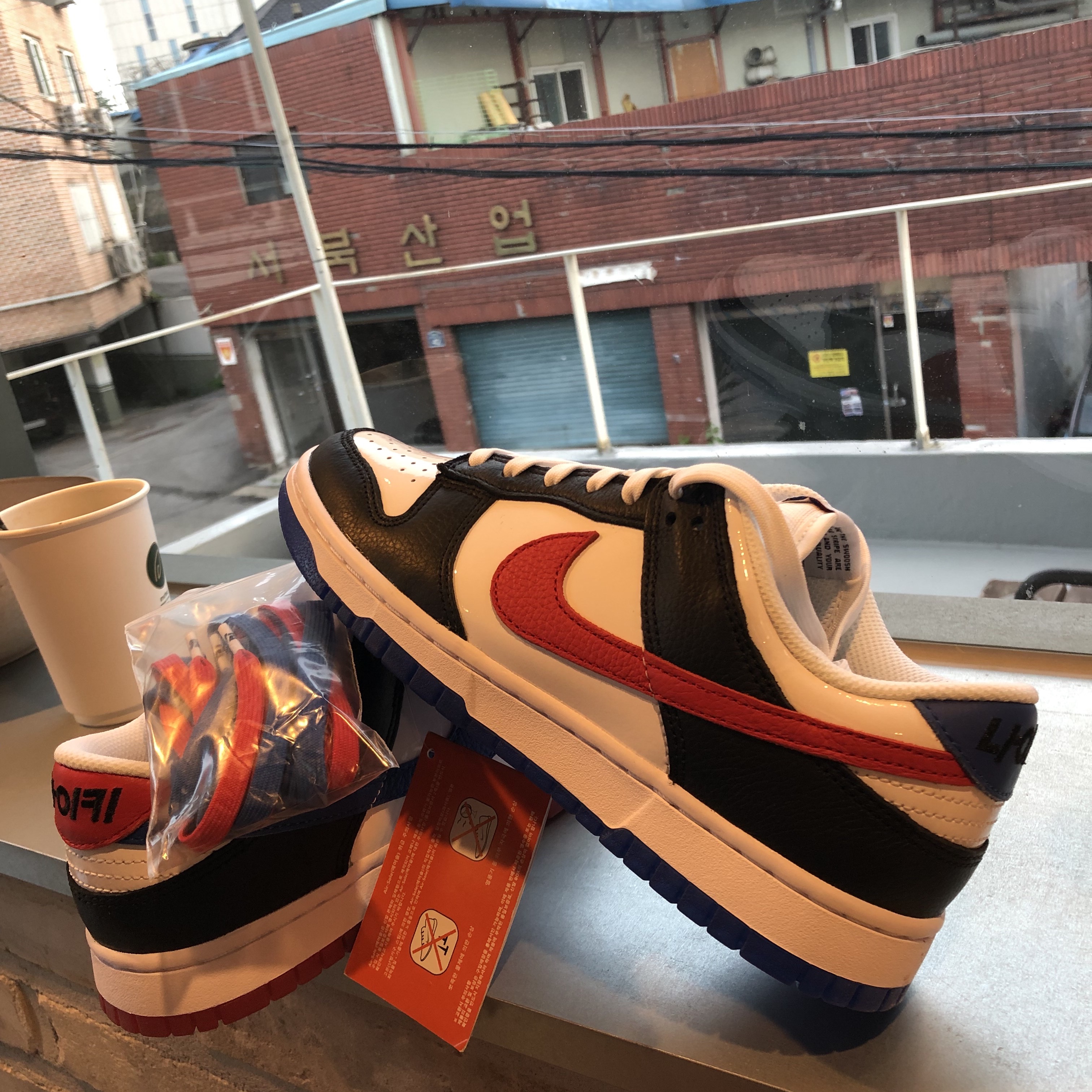 (W) Jordan 1 Retro High OG Seafoam, Nike x Off-White Dunk Low The 50 - Lot 46 착용 스타일 - 3
