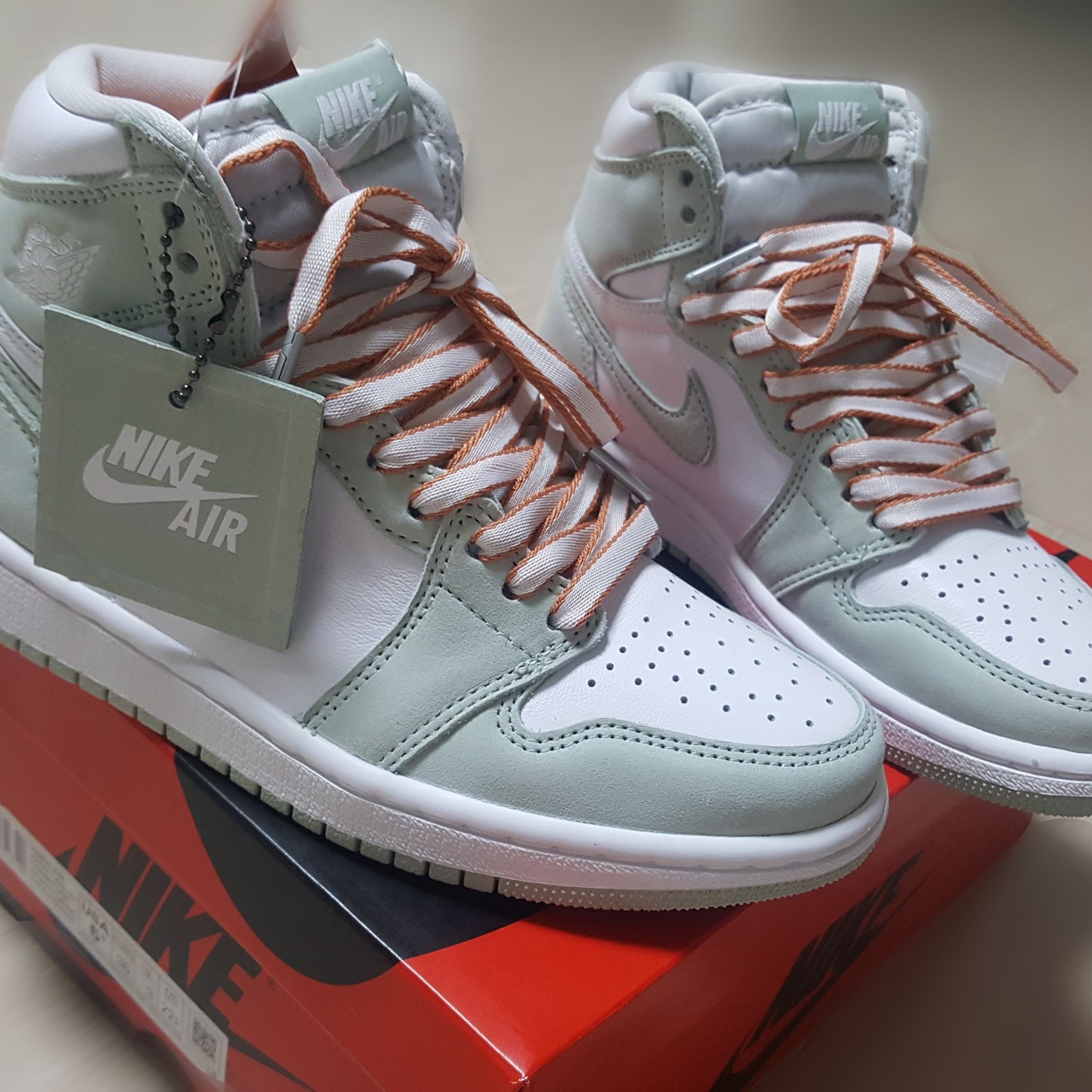 (W) Jordan 1 Retro High OG Seafoam 착용 스타일 - 1