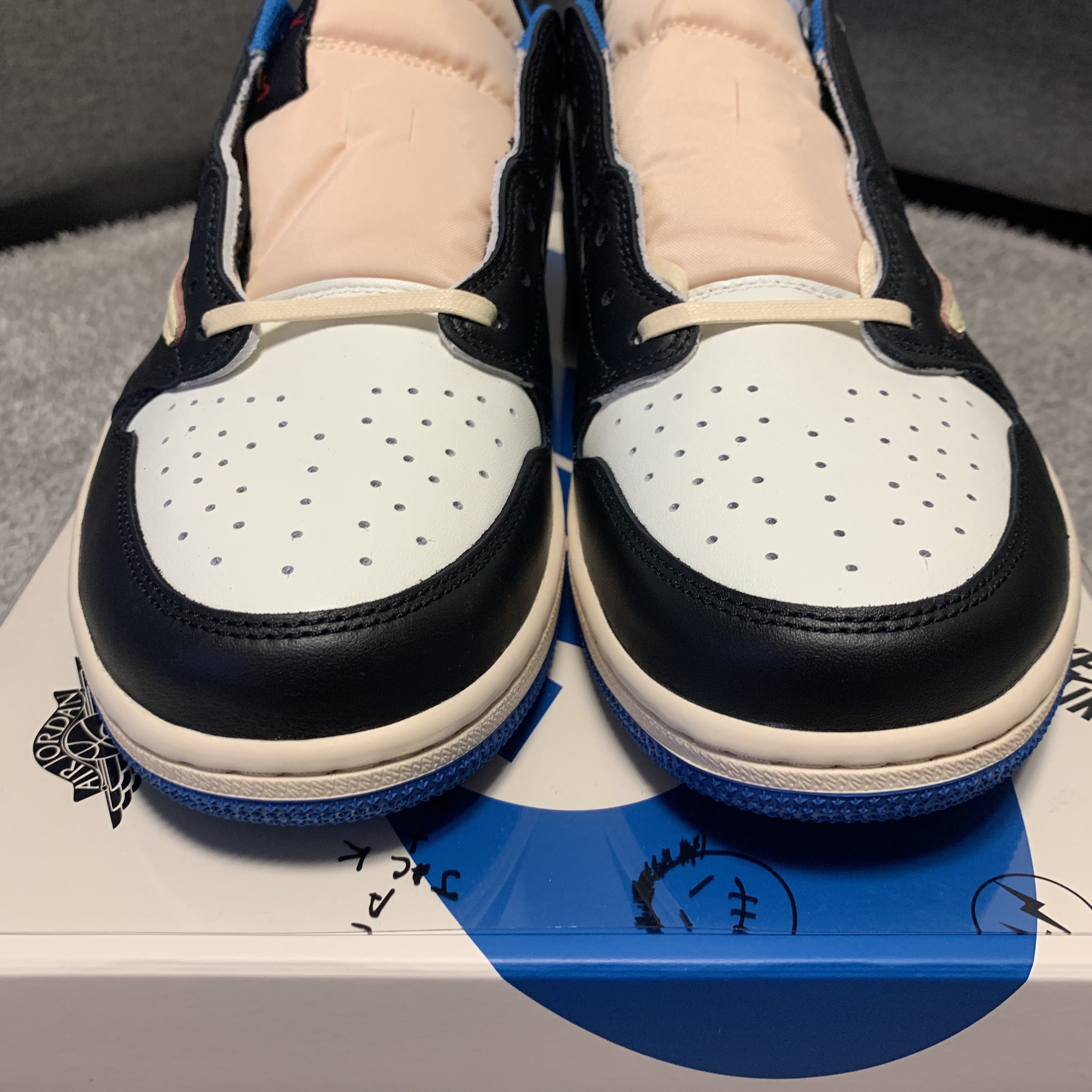 Jordan 1 x Travis Scott x Fragment Retro Low OG SP Military Blue 착용 스타일 - 5
