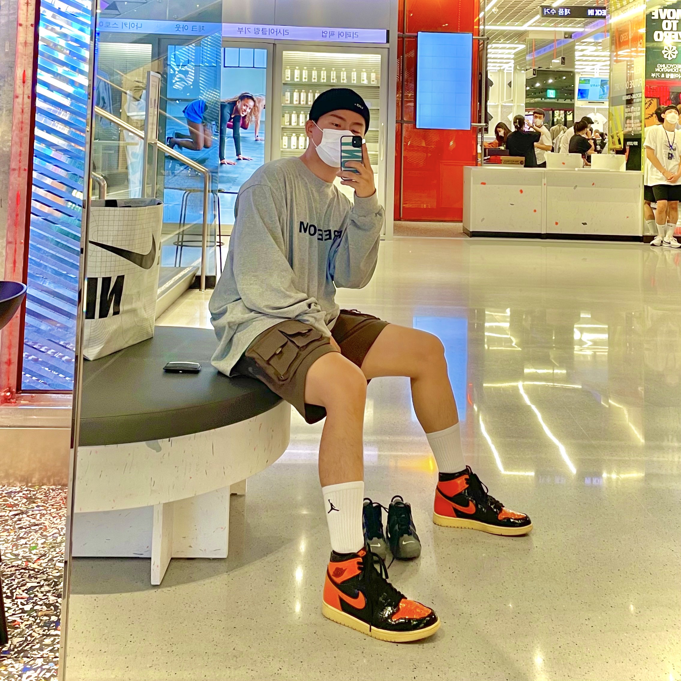 Jordan 1 Retro High Shattered Backboard 3.0, (PS) Nike Air More Uptempo 96 Loud and Clear 착용 스타일
